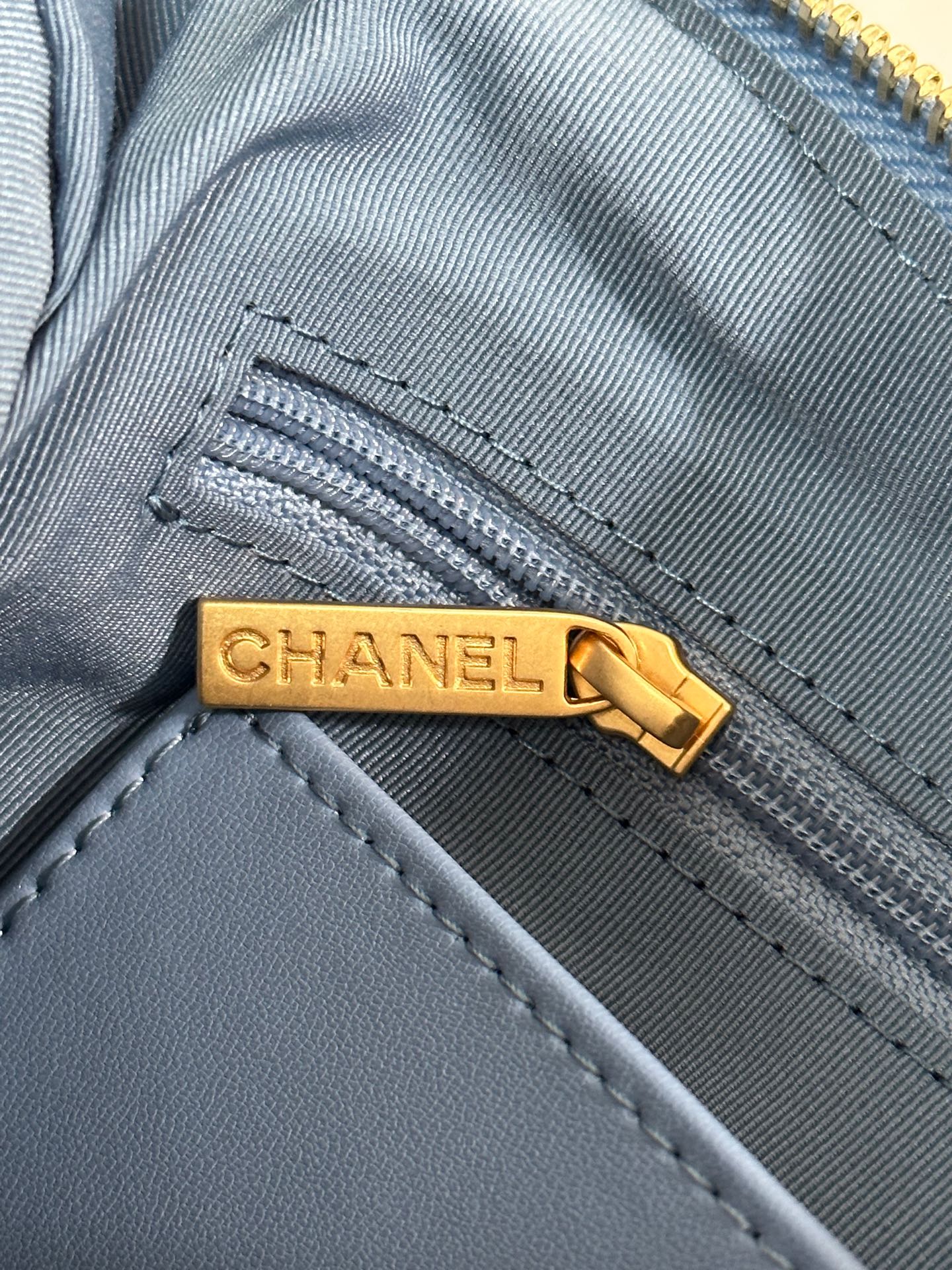 CC 25C Hobo 35cm Baby Blue Demin Gold Hardware 243567