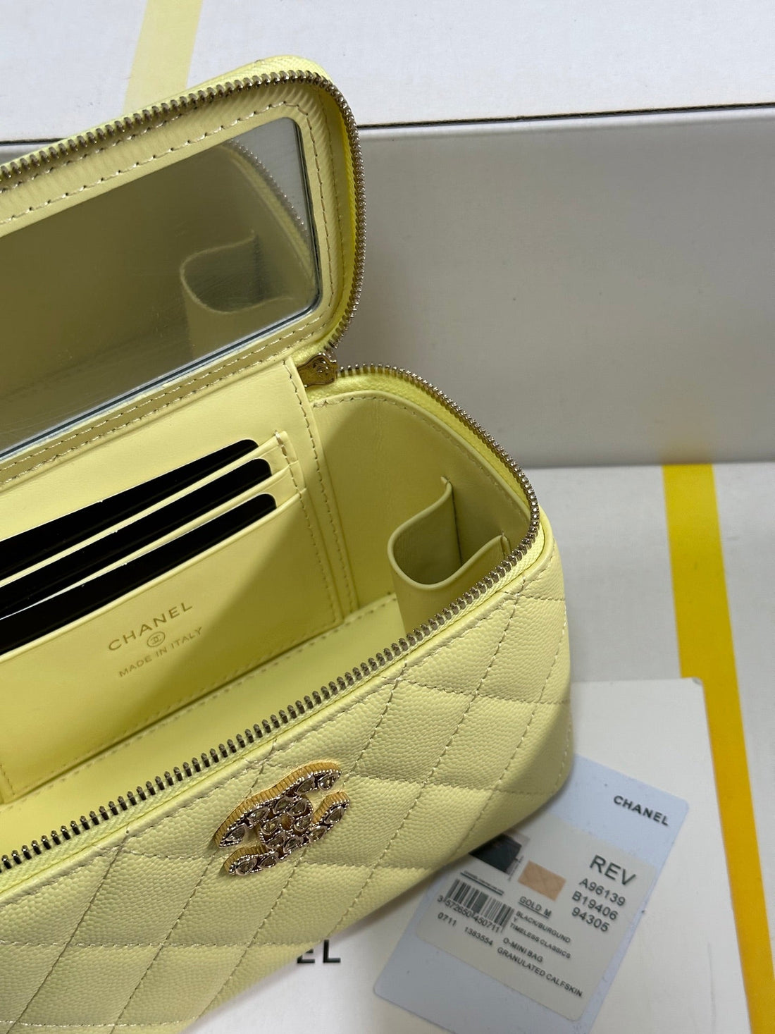 CC 25C Vanity Case 17cm Yellow Caviar Leather Heart Rhinestone Light Gold Hardware 243418