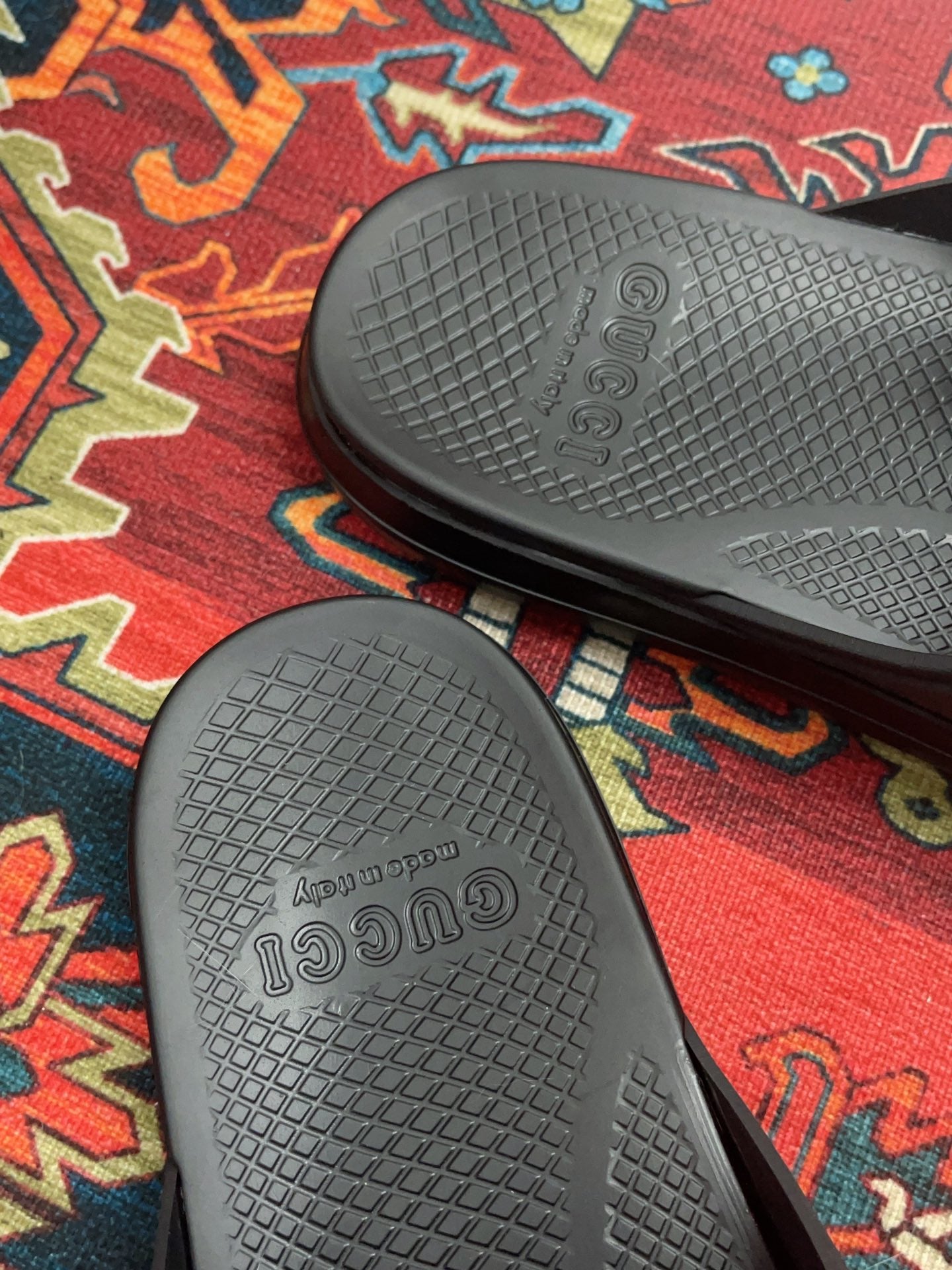 GG INTERLOCKING G SLIDE SANDAL BLACK RUBBER 1