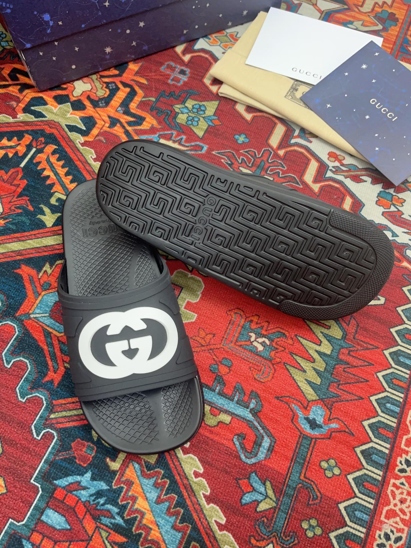GG INTERLOCKING G SLIDE SANDAL BLACK RUBBER 1