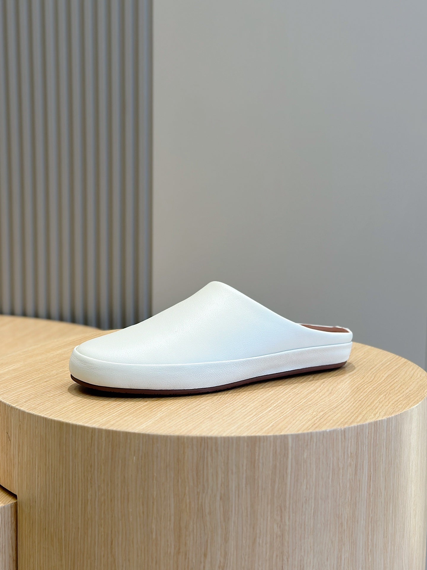 LP TOMORI SABOT MULES WHITE CALFSKIN