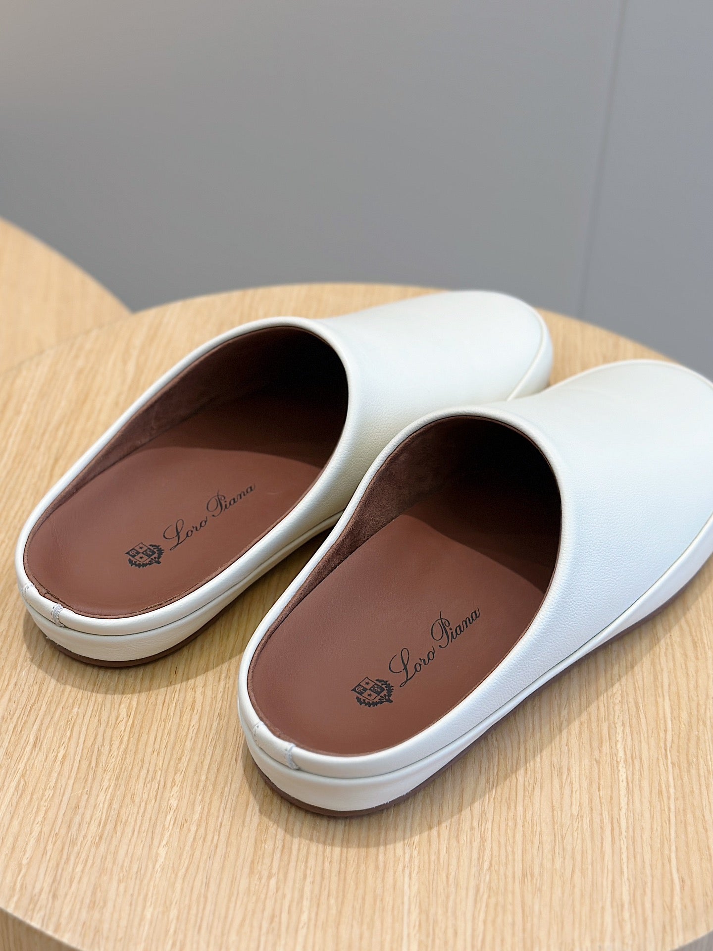 LP TOMORI SABOT MULES WHITE CALFSKIN