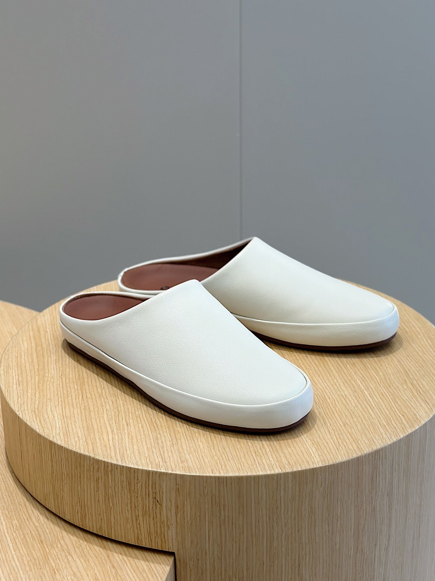 LP TOMORI SABOT MULES WHITE CALFSKIN