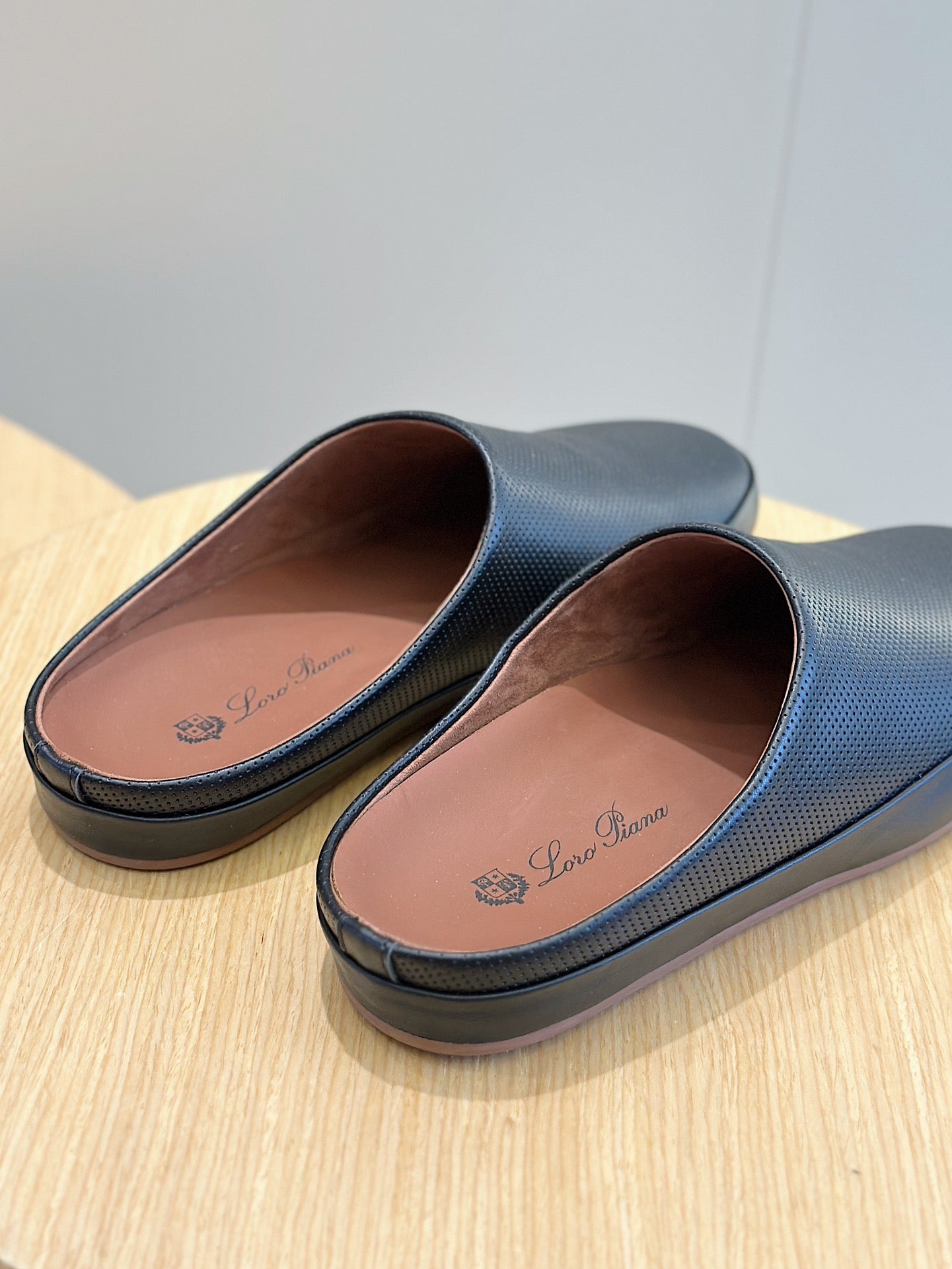 LP TOMORI SABOT MULES BLACK MESH CALFSKIN