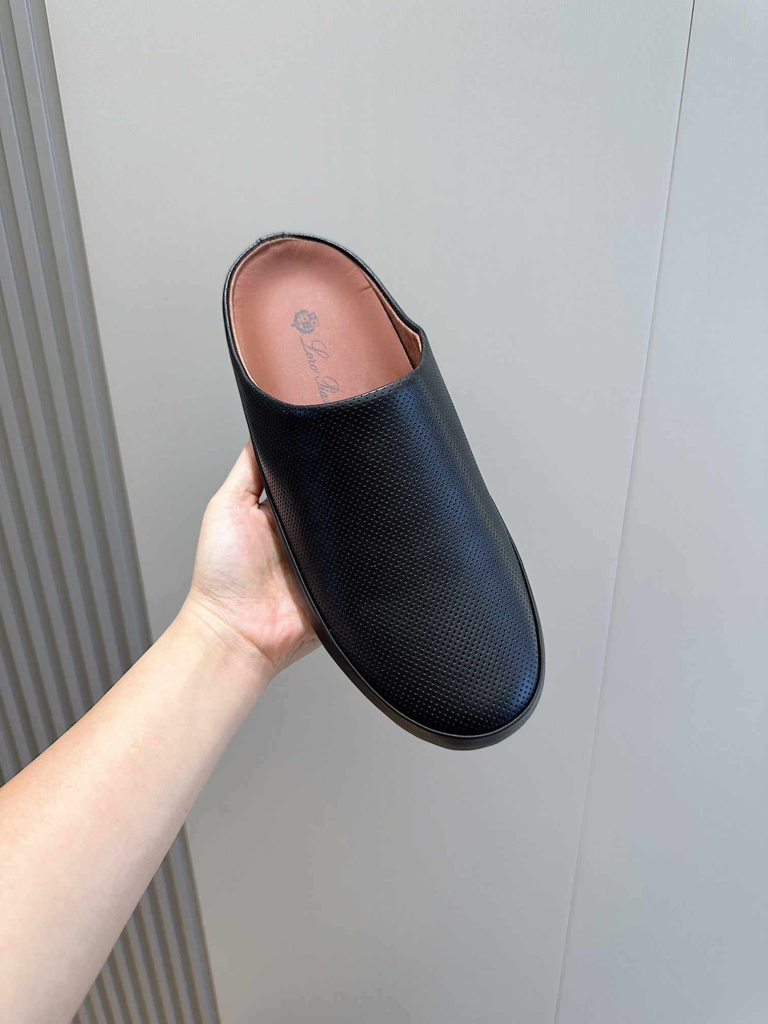 LP TOMORI SABOT MULES BLACK MESH CALFSKIN