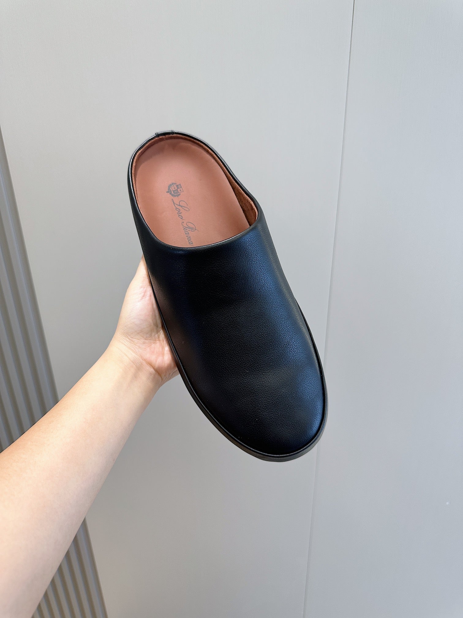 LP TOMORI SABOT MULES BLACK CALFSKIN