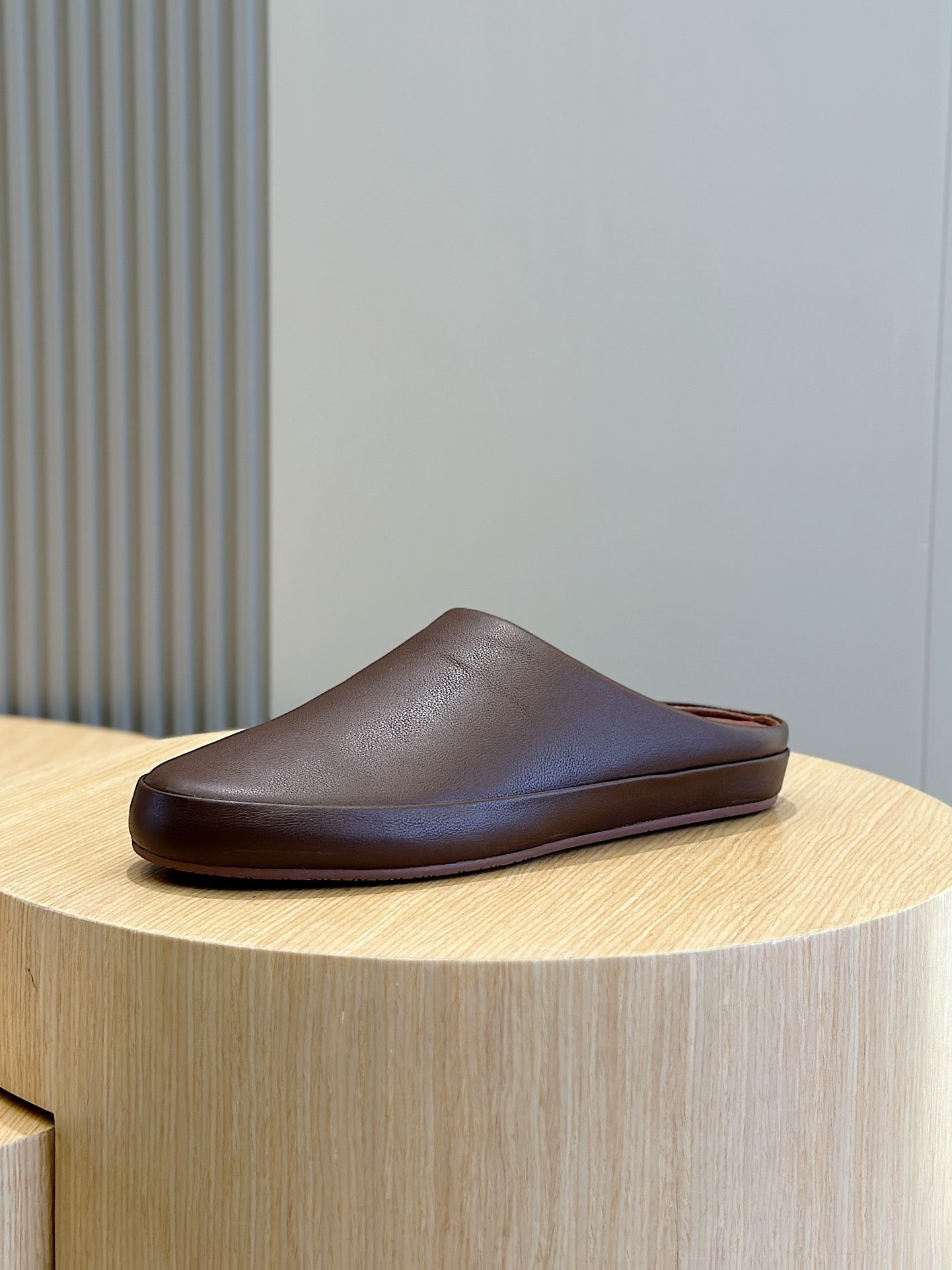 LP TOMORI SABOT MULES CHOCOLATE CALFSKIN