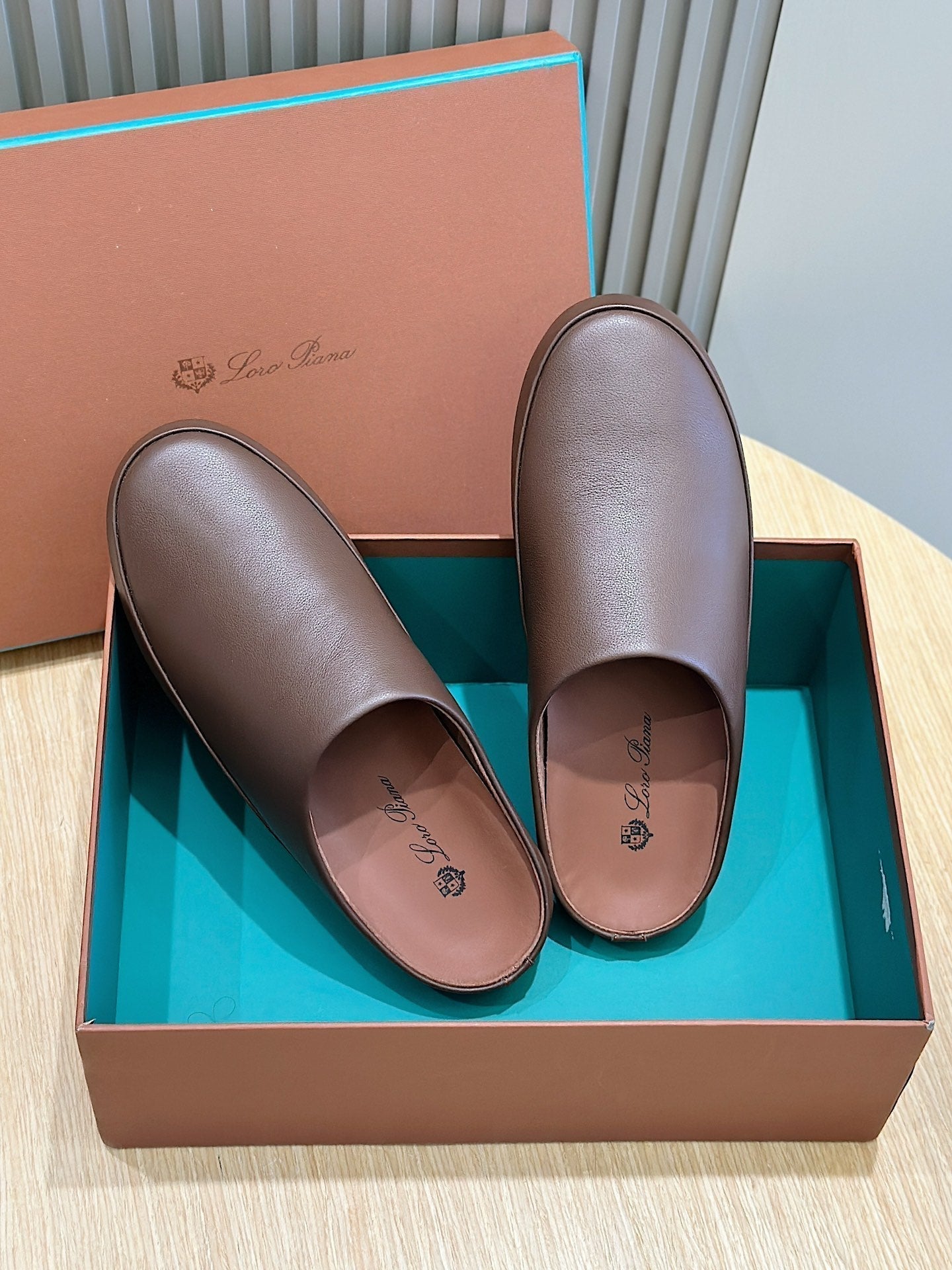 LP TOMORI SABOT MULES CHOCOLATE CALFSKIN