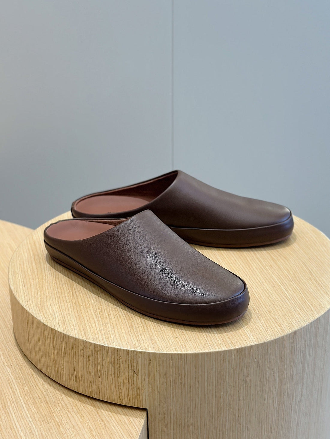 LP TOMORI SABOT MULES CHOCOLATE CALFSKIN