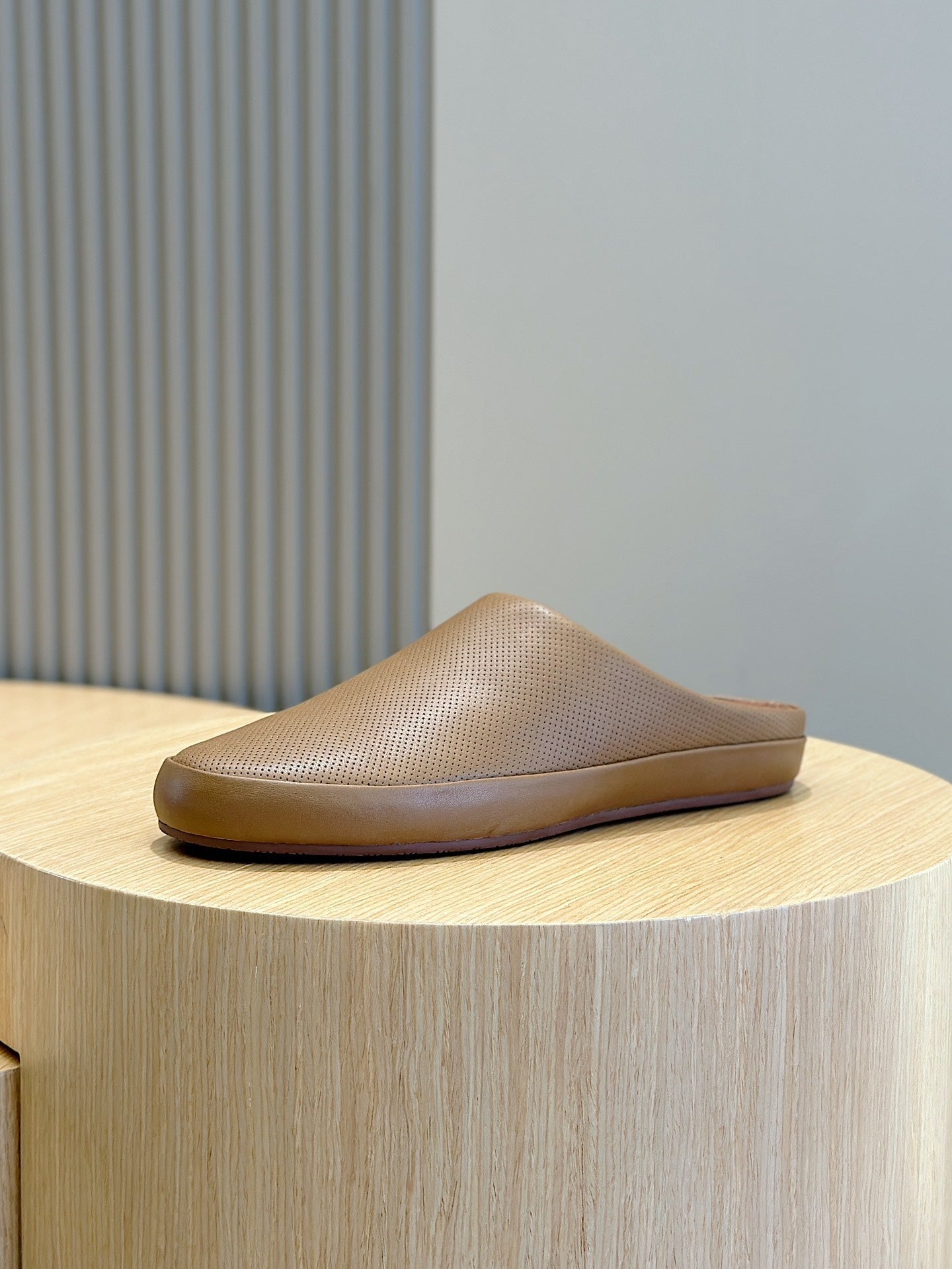 LP TOMORI SABOT MULES PEANUT MESH CALFSKIN