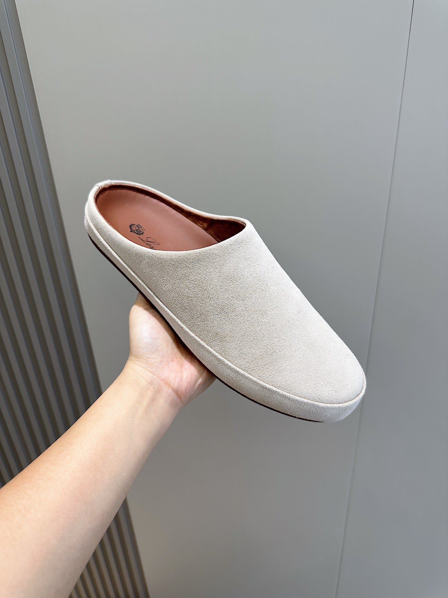 LP TOMORI SABOT MULES CLOUD SUEDE