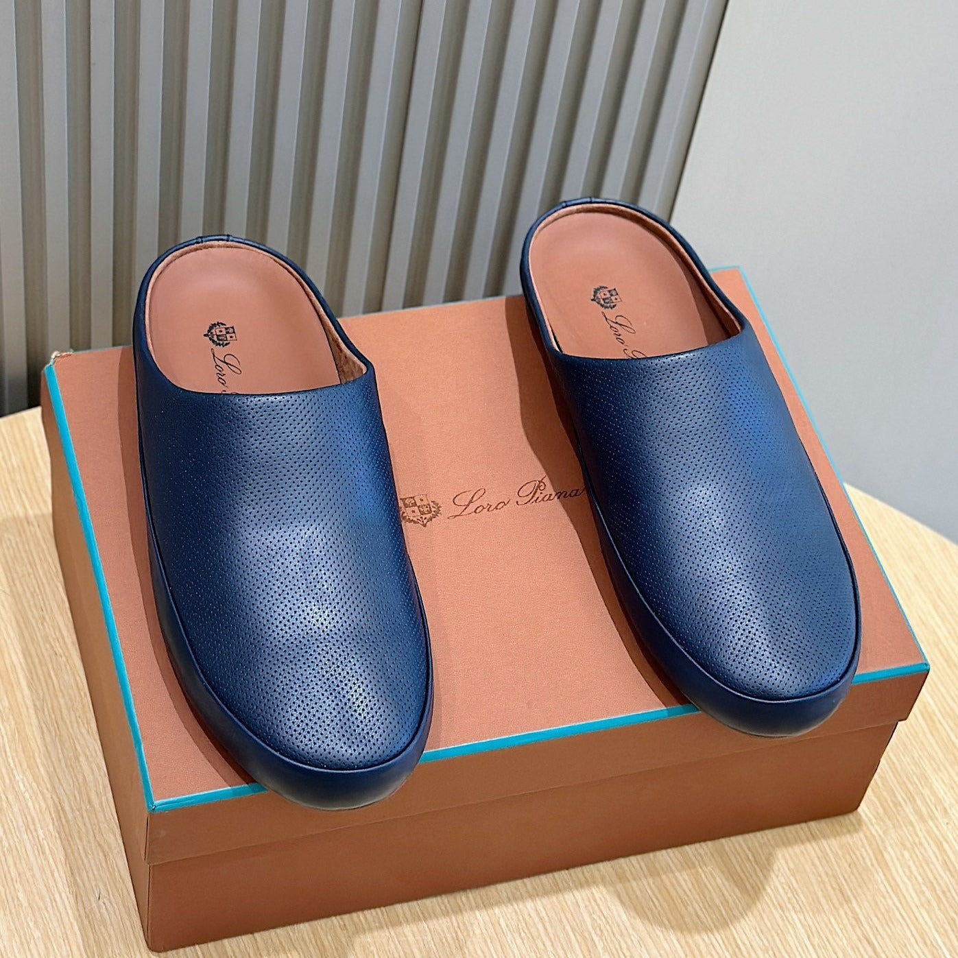 LP TOMORI SABOT MULES NAVY MESH CALFSKIN