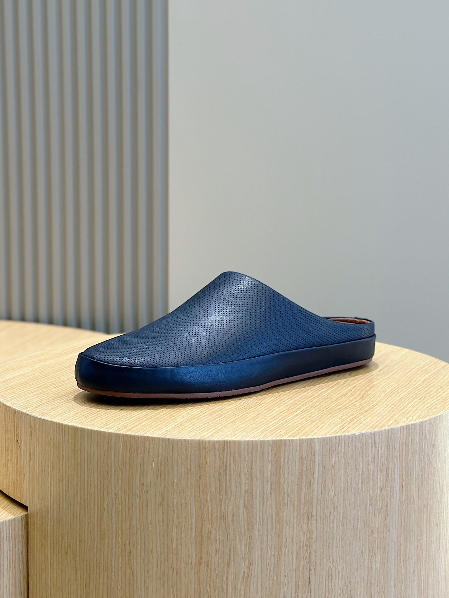 LP TOMORI SABOT MULES NAVY MESH CALFSKIN