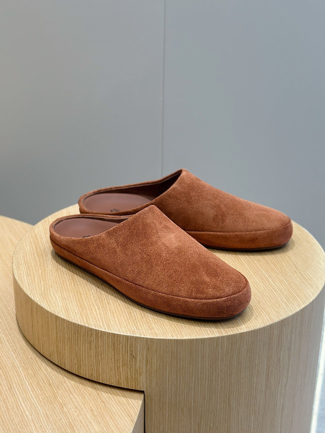 LP TOMORI SABOT MULES RUSSET SUEDE