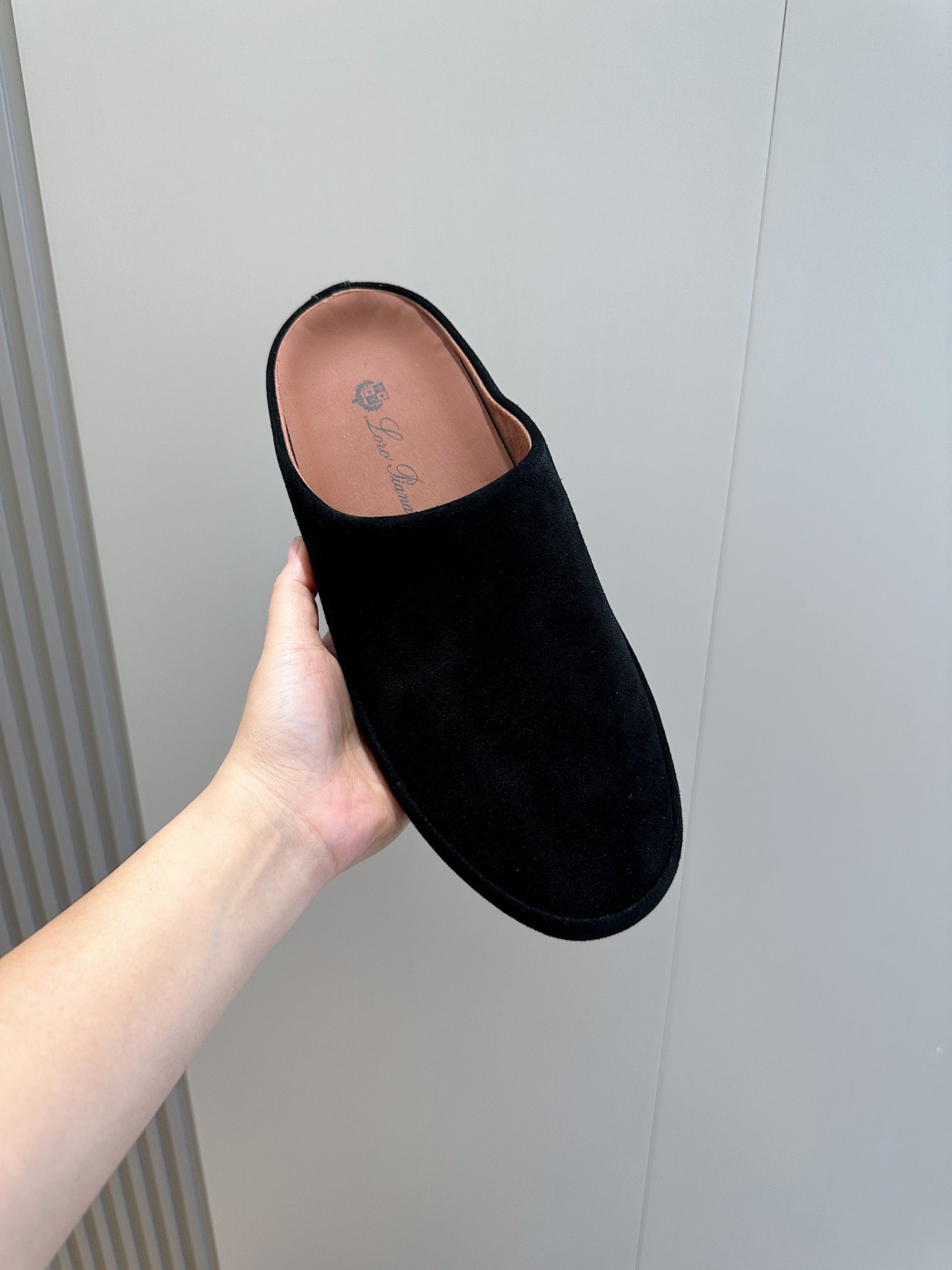 LP TOMORI SABOT MULES BLACK SUEDE