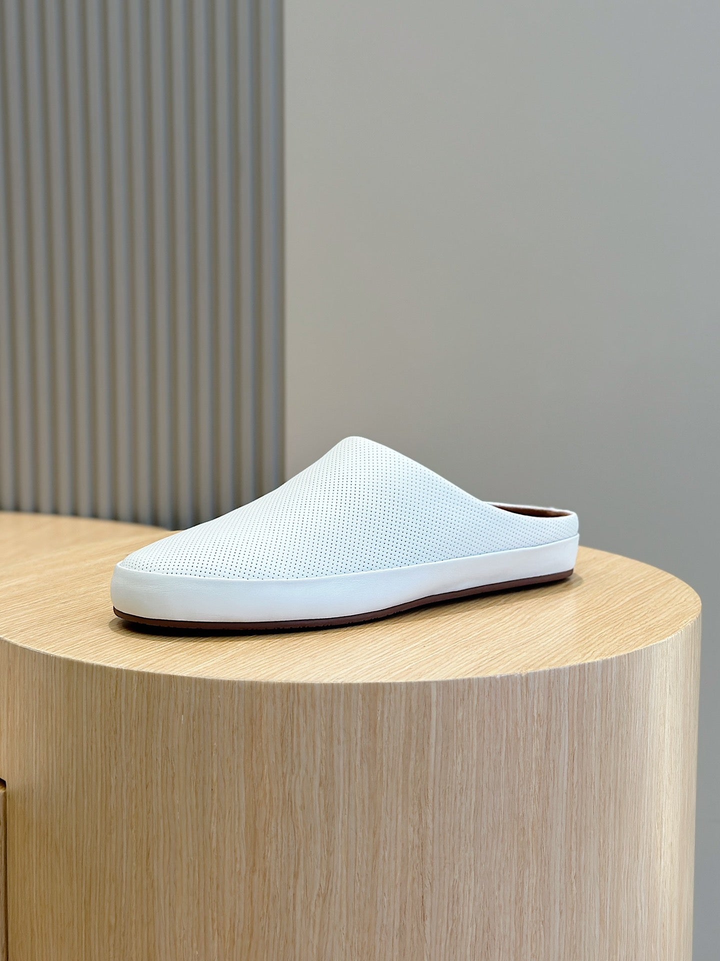 LP TOMORI SABOT MULES WHITE MESH CALFSKIN