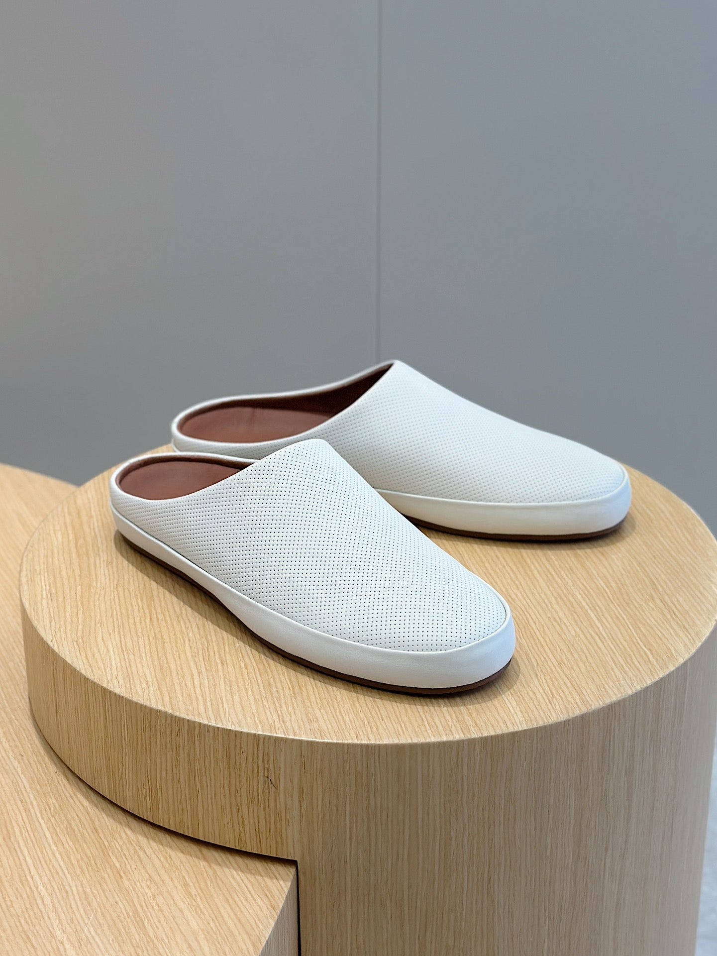 LP TOMORI SABOT MULES WHITE MESH CALFSKIN
