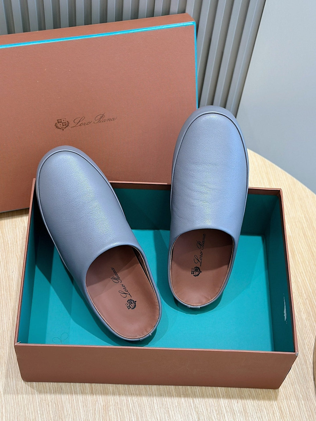 LP TOMORI SABOT MULES CERULEAN CALFSKIN