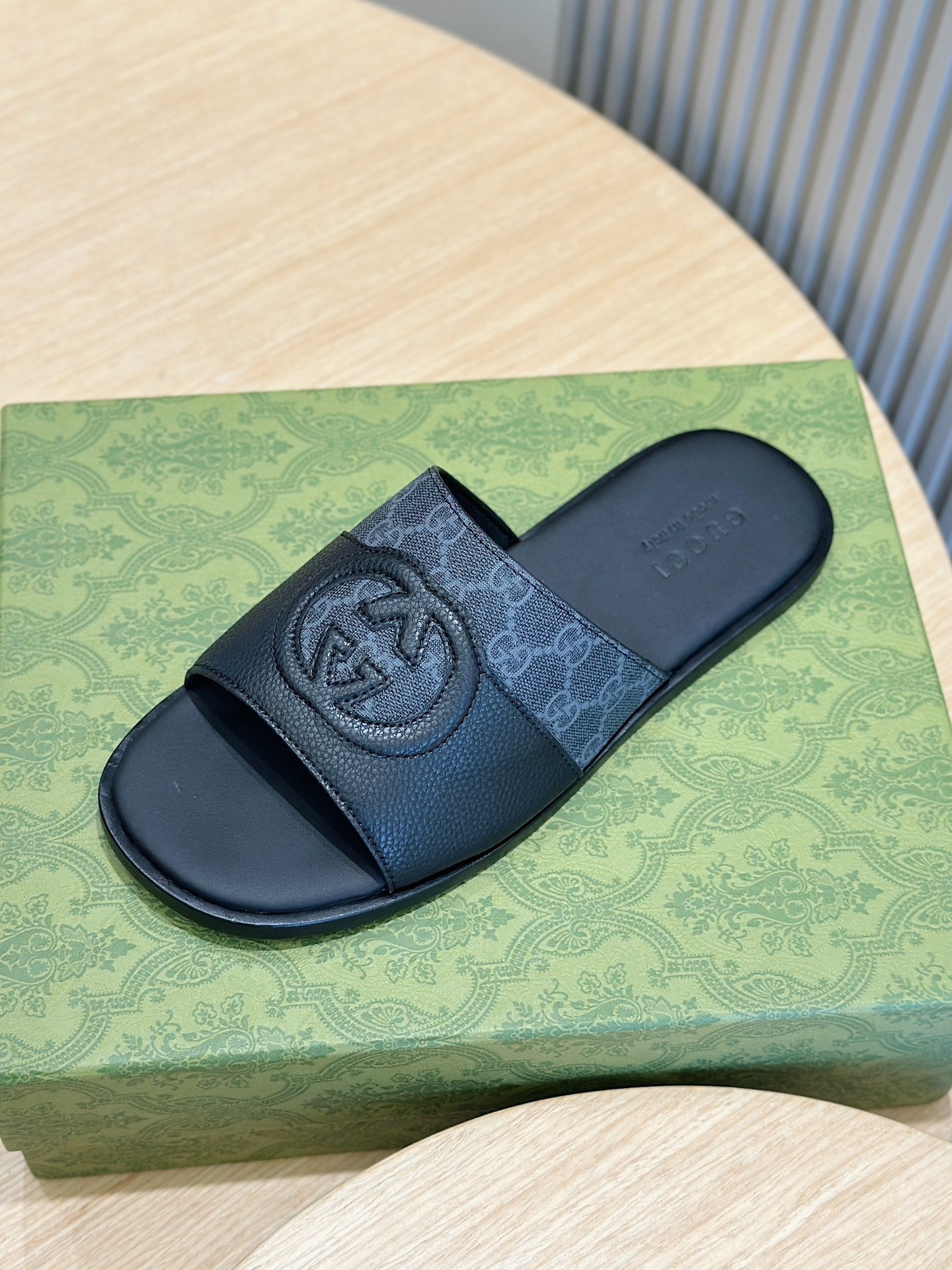 GG Men's Slide Black Cowhide 547704