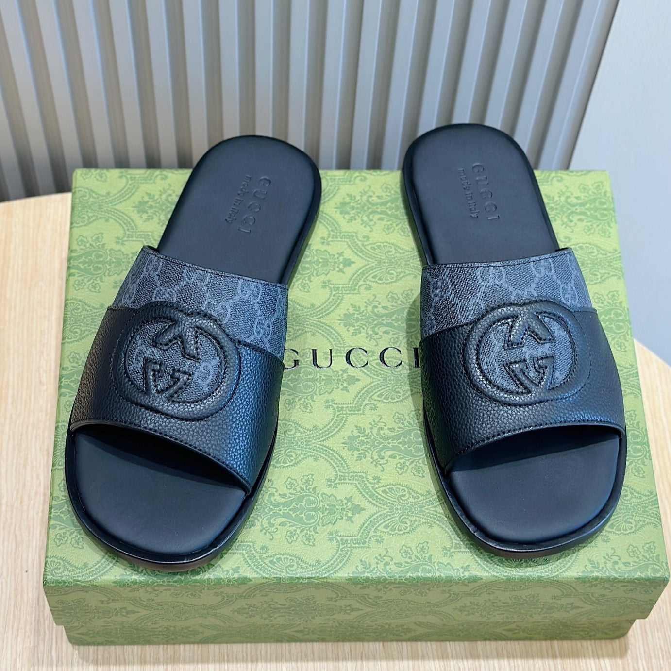 GG Men's Slide Black Cowhide 547704