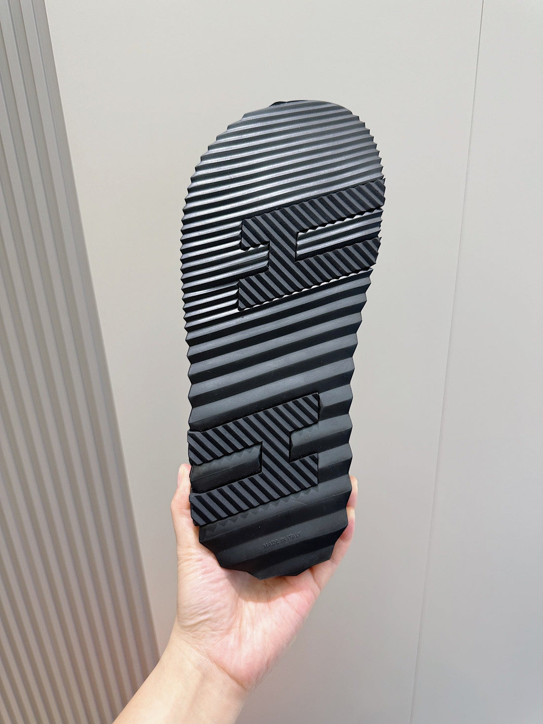 HM Men's Electric Sandals Black Suede 547689