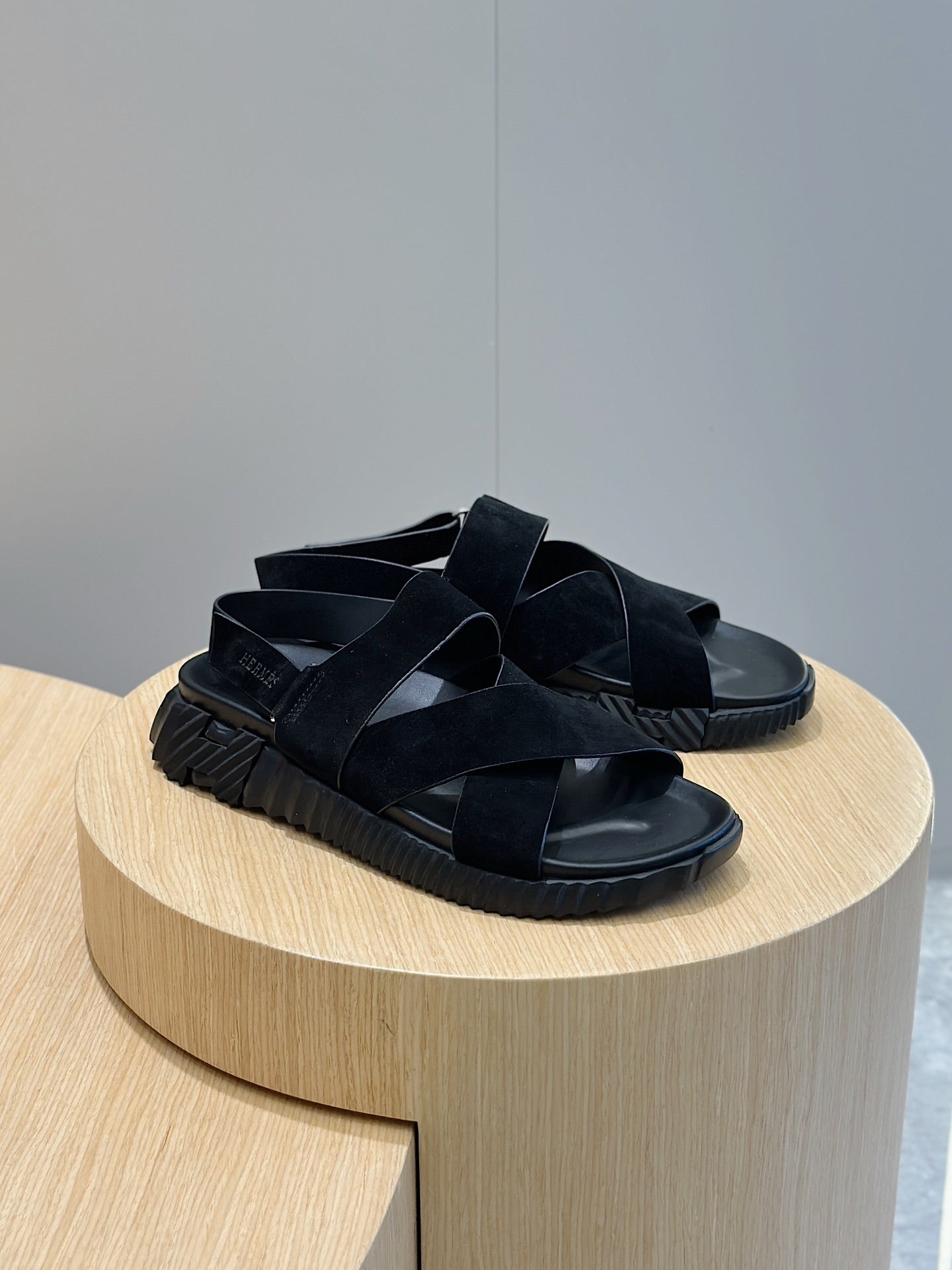 HM Men's Electric Sandals Black Suede 547689