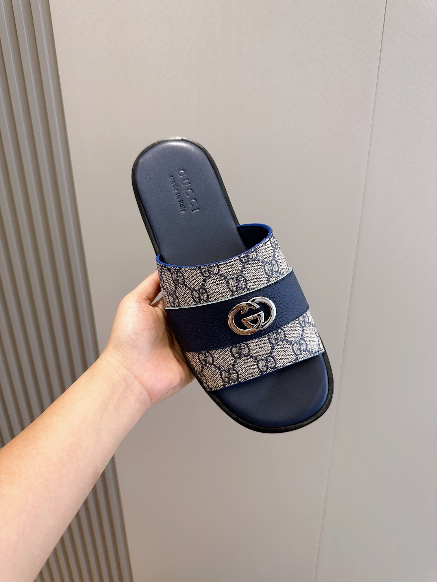 GG Men's Interlocking G Slides Blue Cowhide 547641