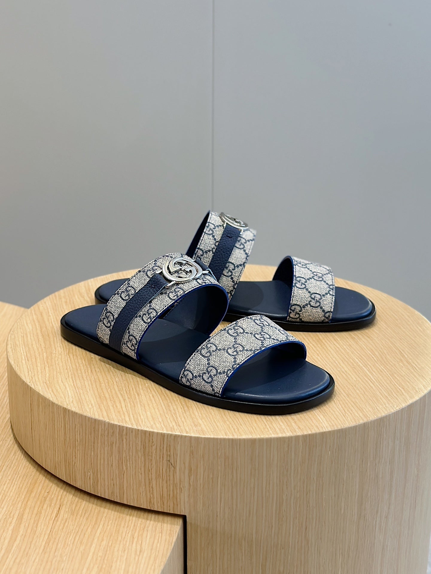 GG Men's Interlocking G Sandals Blue Cowhide 547647