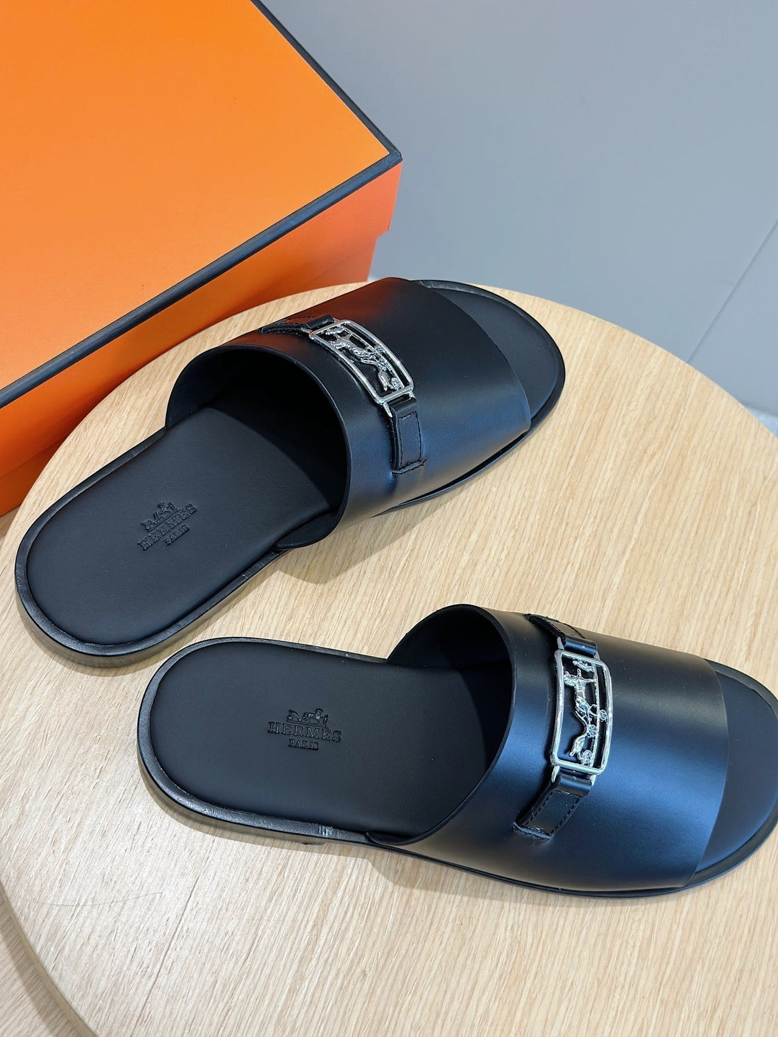 HM Men's Tenor Slide Black Calfskin 547659