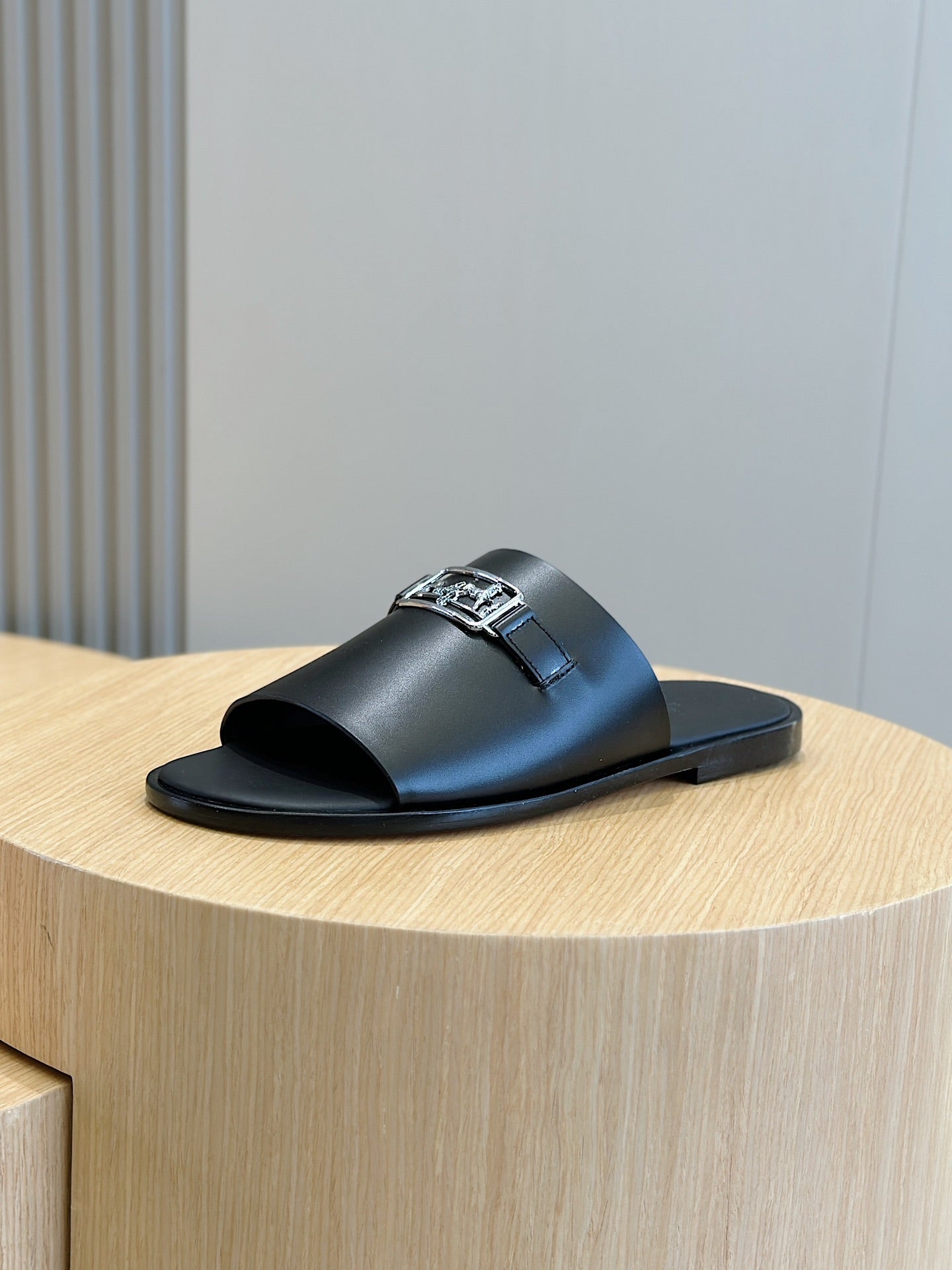 HM Men's Tenor Slide Black Calfskin 547659