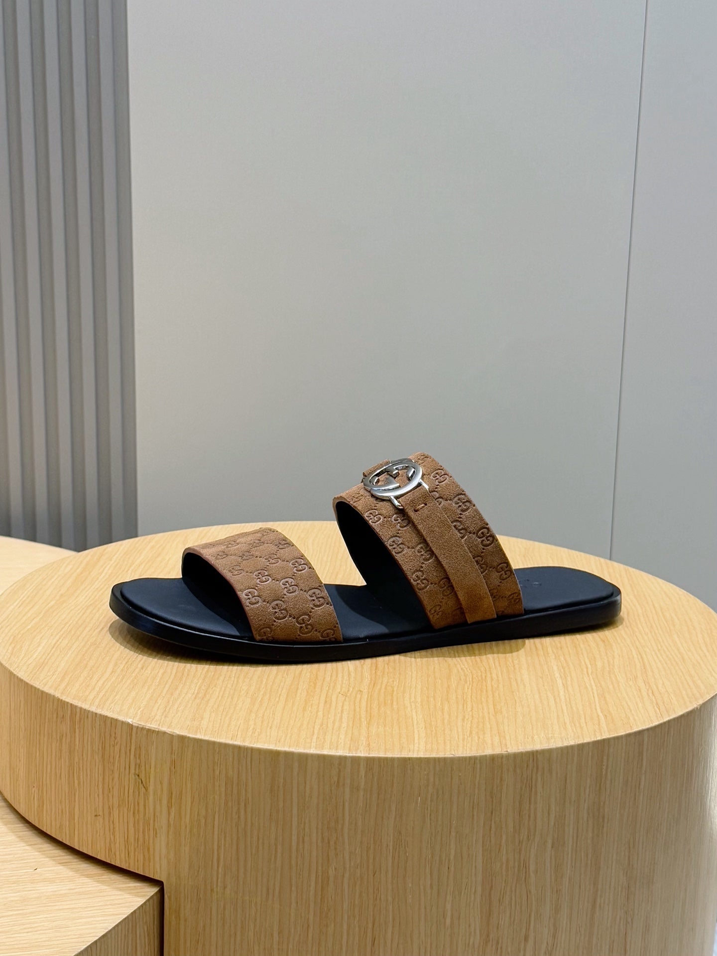 GG Men's Interlocking G Sandals Brown Suede 599982