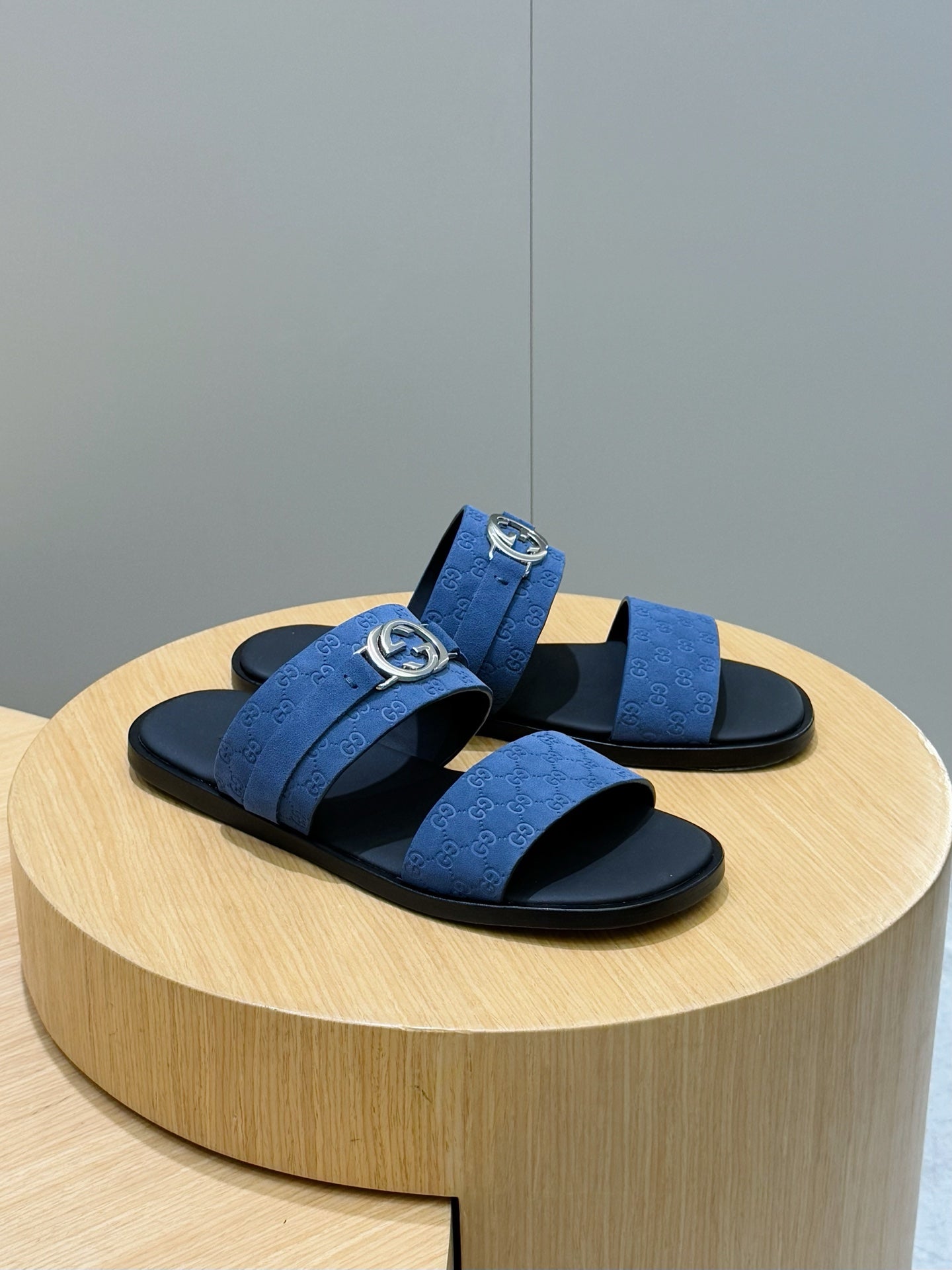 GG Men's Interlocking G Sandals Blue Suede 599984