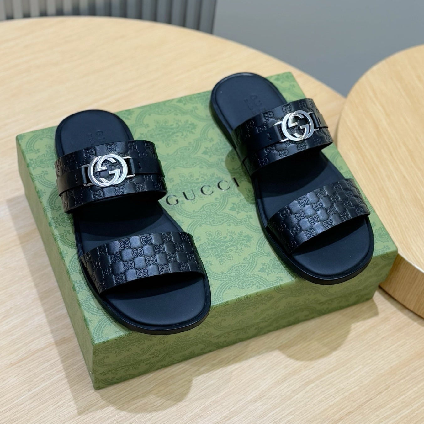 GG Men's Interlocking G Sandals Black Cowhide 599985