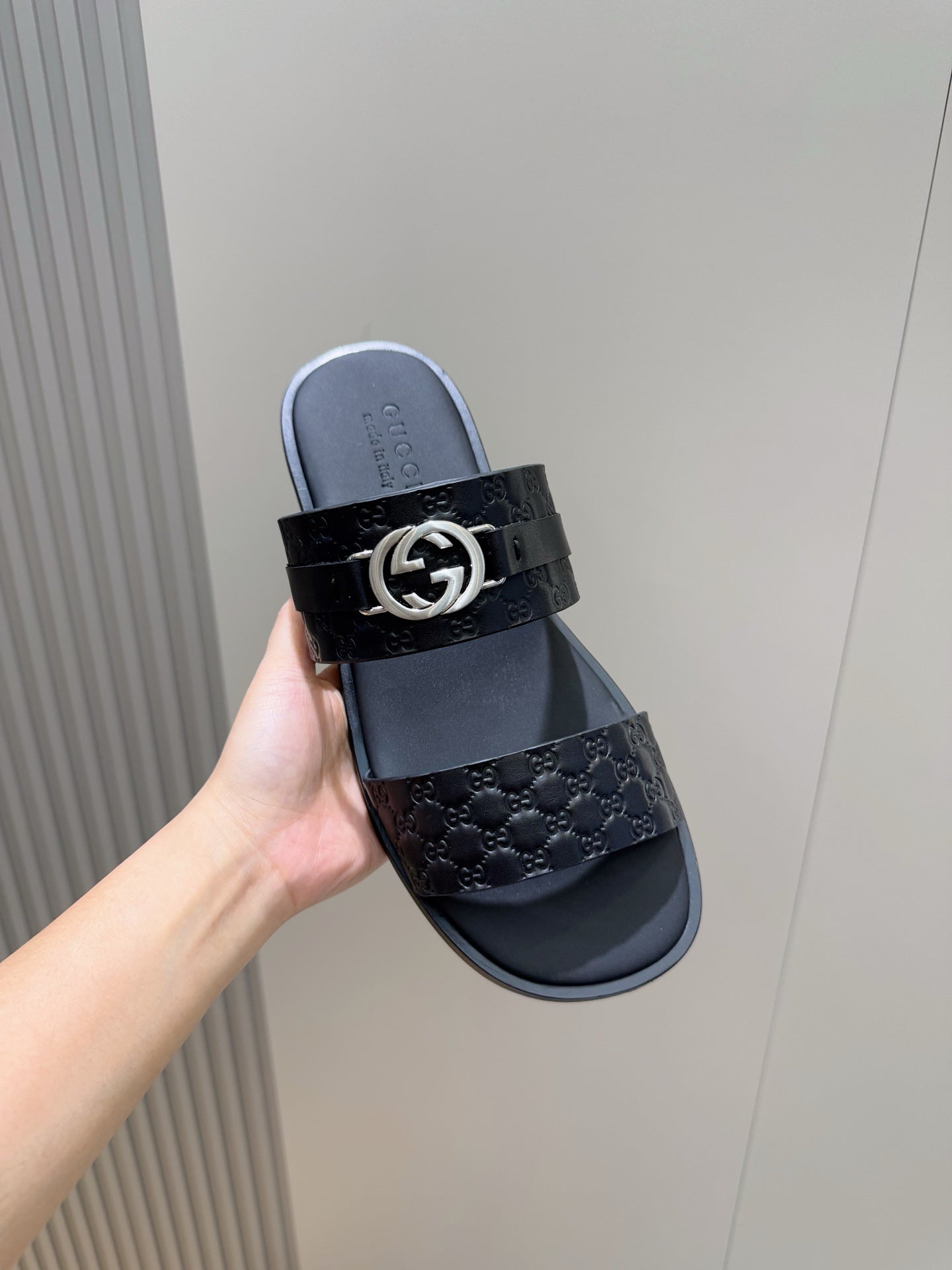 GG Men's Interlocking G Sandals Black Cowhide 599985