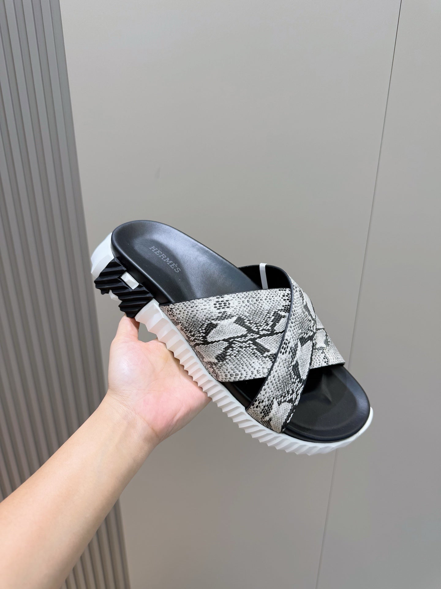 HM Men's Infra Slide Black Cowhide 599994