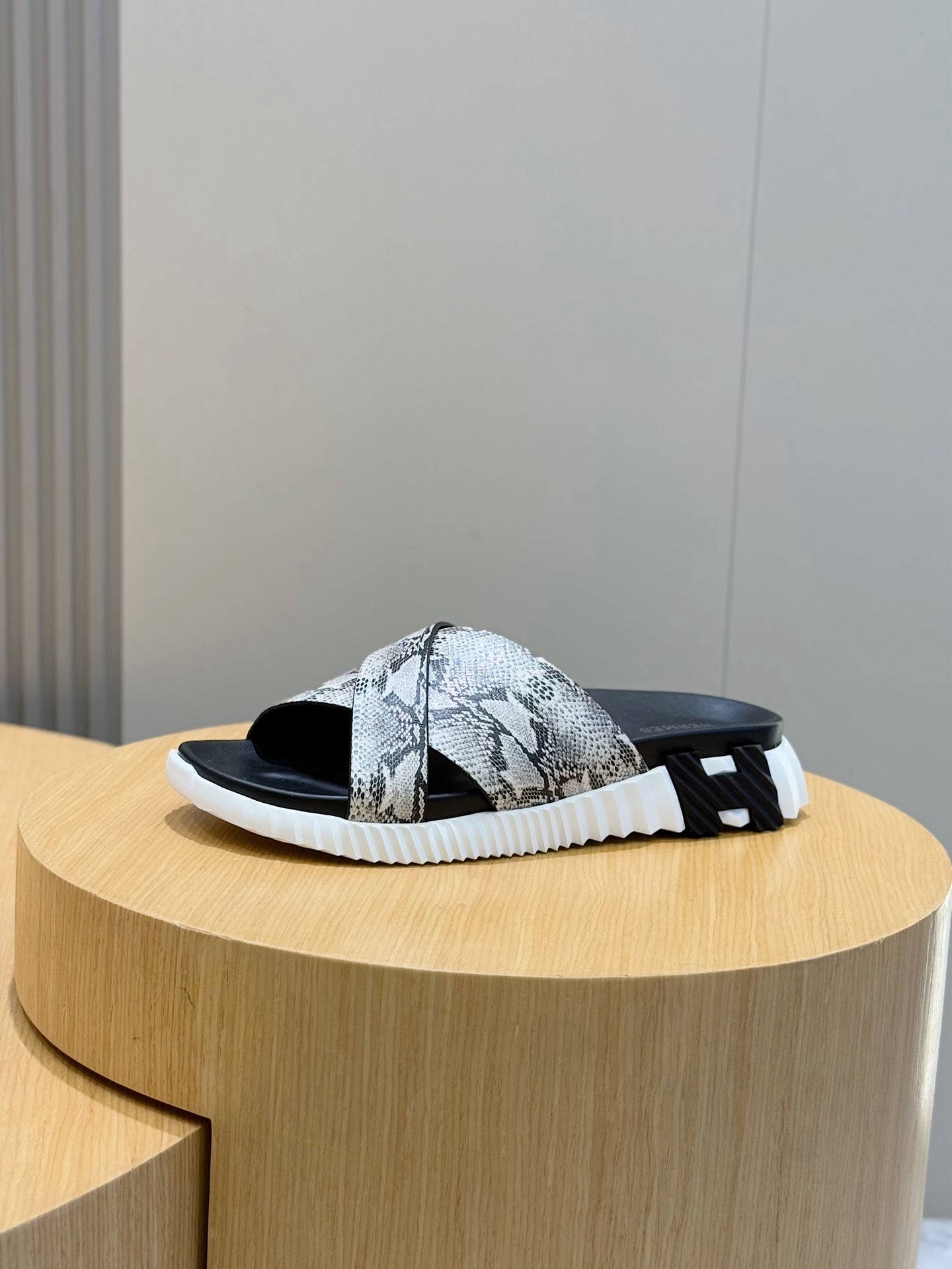 HM Men's Infra Slide Black Cowhide 599994