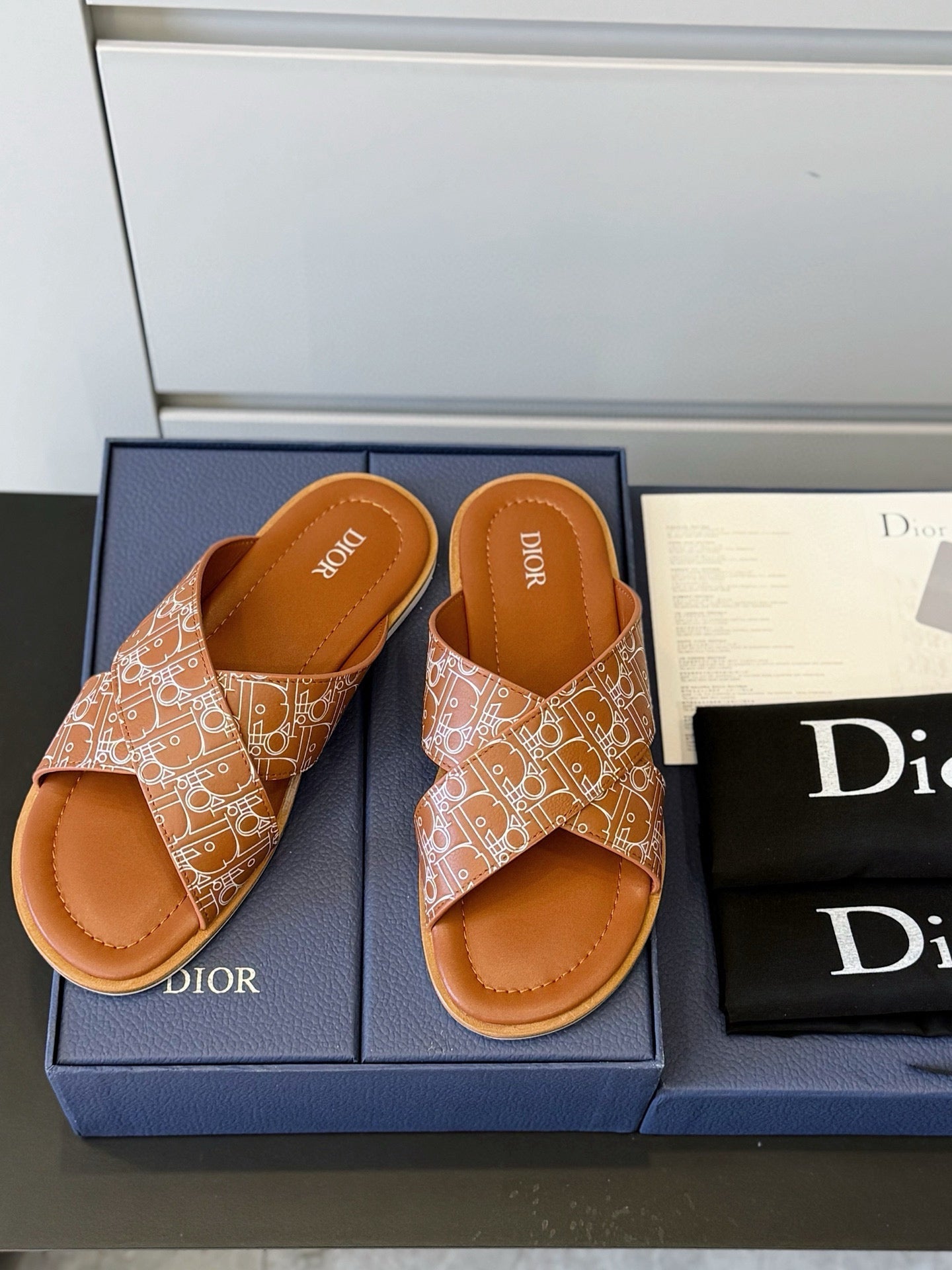 CD Alias Slide Brown Cowhide 643231