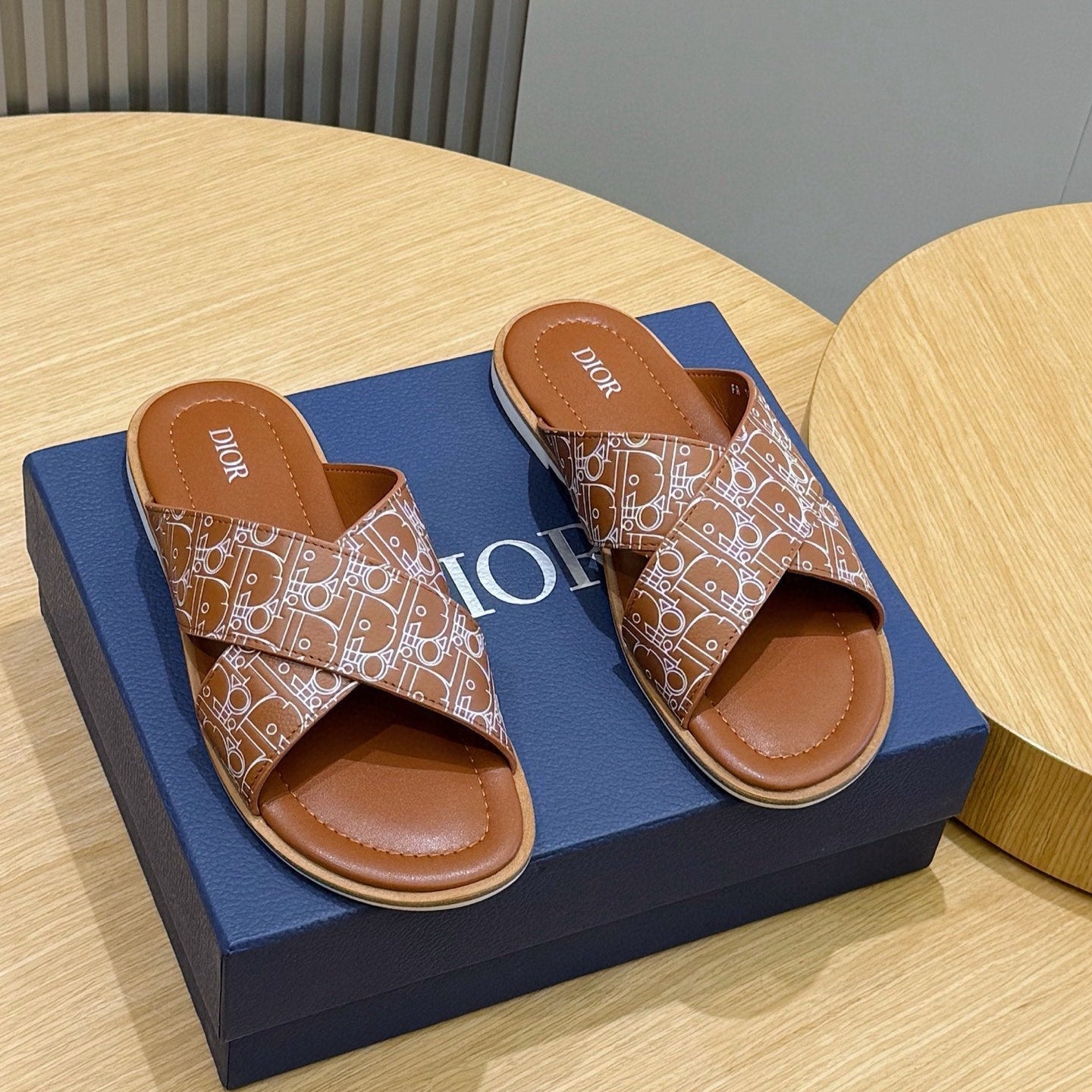 CD Alias Slide Brown Cowhide 643231