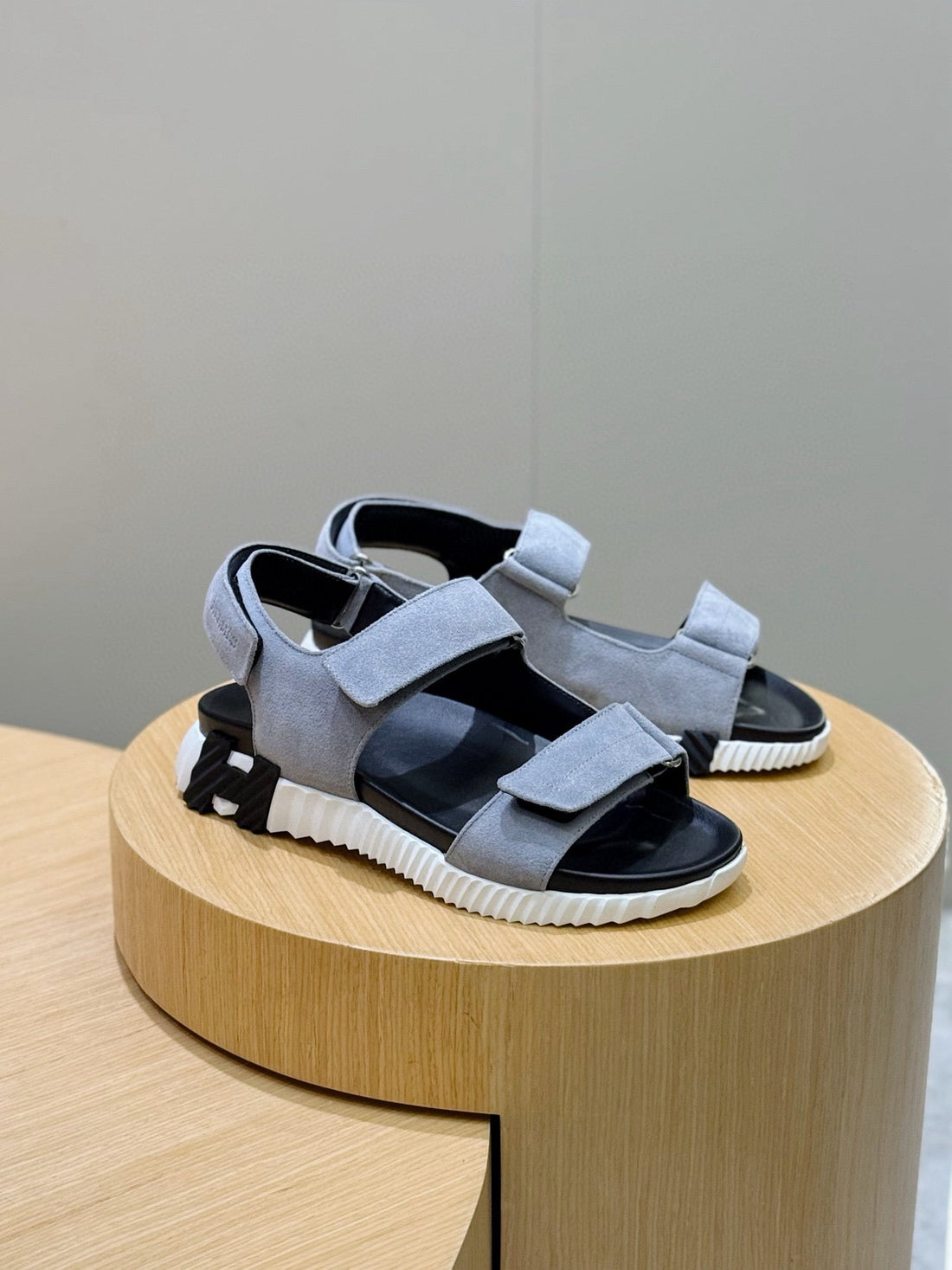 HM Men's Junior Sandal Gray Suede 643236