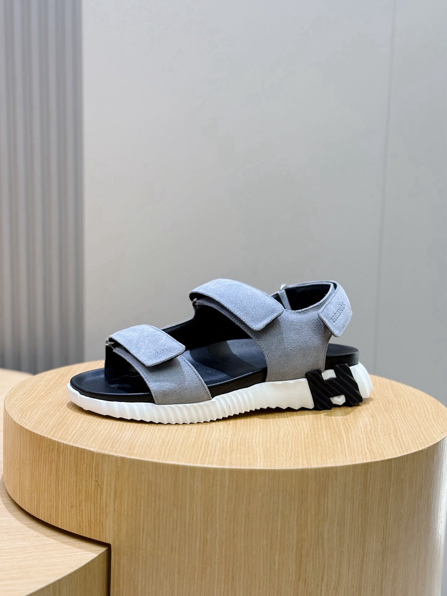 HM Men's Junior Sandal Gray Suede 643236