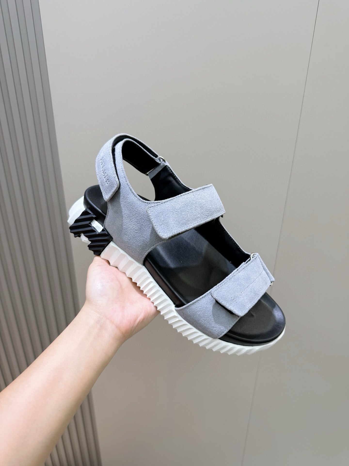 HM Men's Junior Sandal Gray Suede 643236