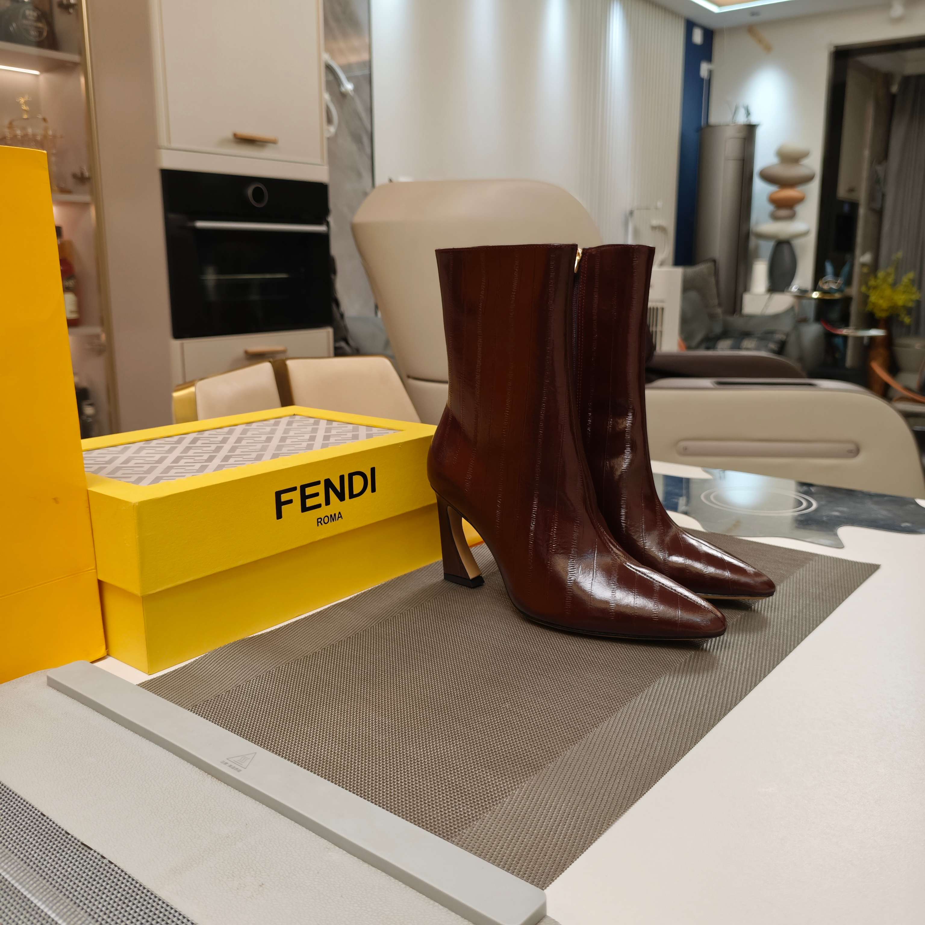 Fendi 25ss high-heeled boots burgundy sheepskin 502715