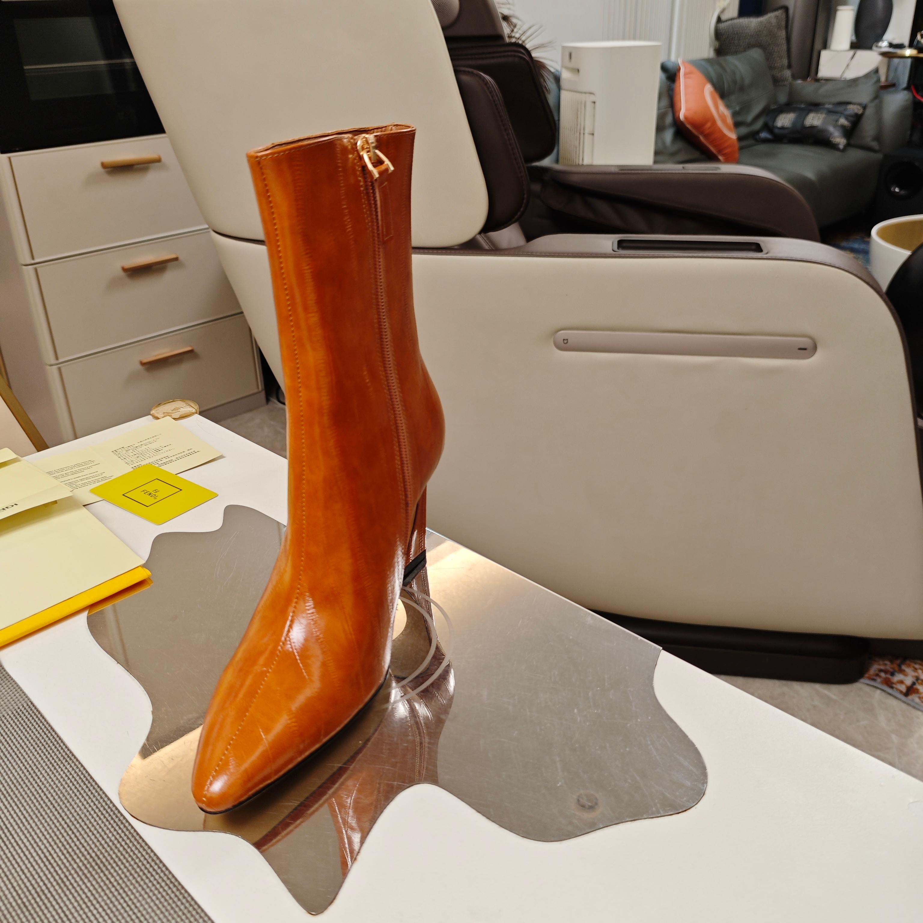 Fendi 25ss high-heeled boots caramel brown sheepskin 502716