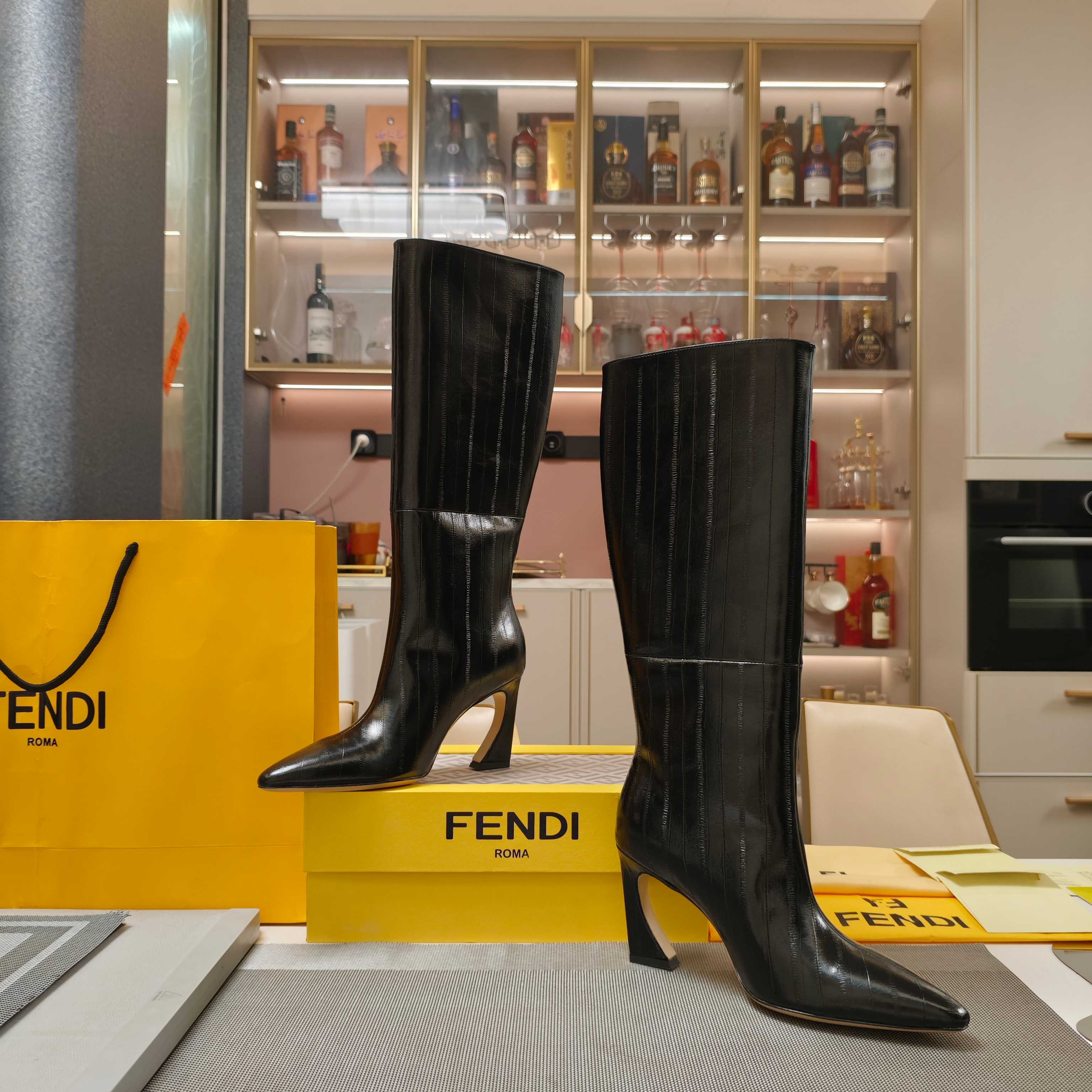 Fendi 25ss high-heeled boots black sheepskin 502718