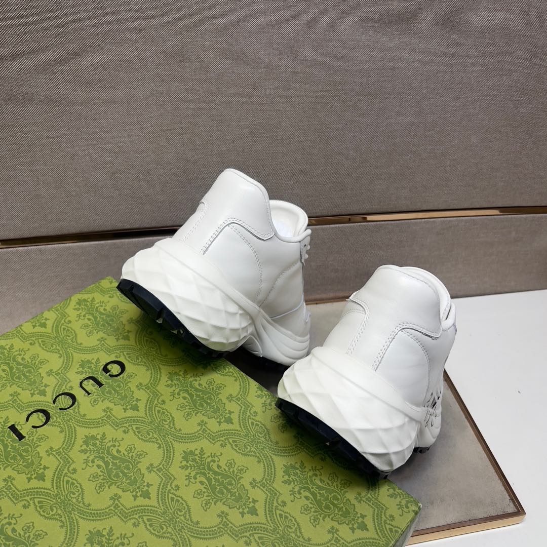 GG Men's 25 Sneaker White Sheepskin 524266