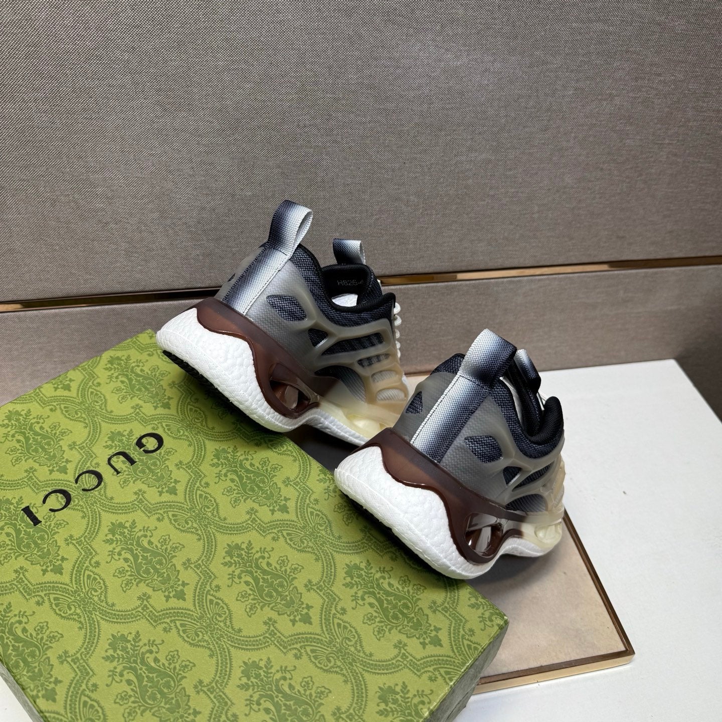 GG Men's 25 Sneaker Black Mix White Mesh 743033