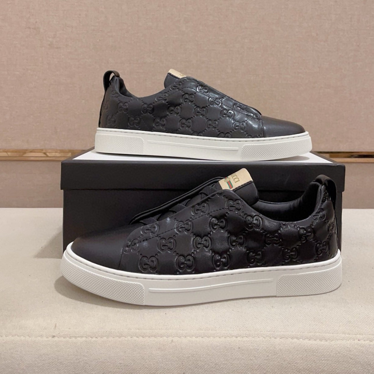 GG Men's Sneaker Black Sheepskin 448471