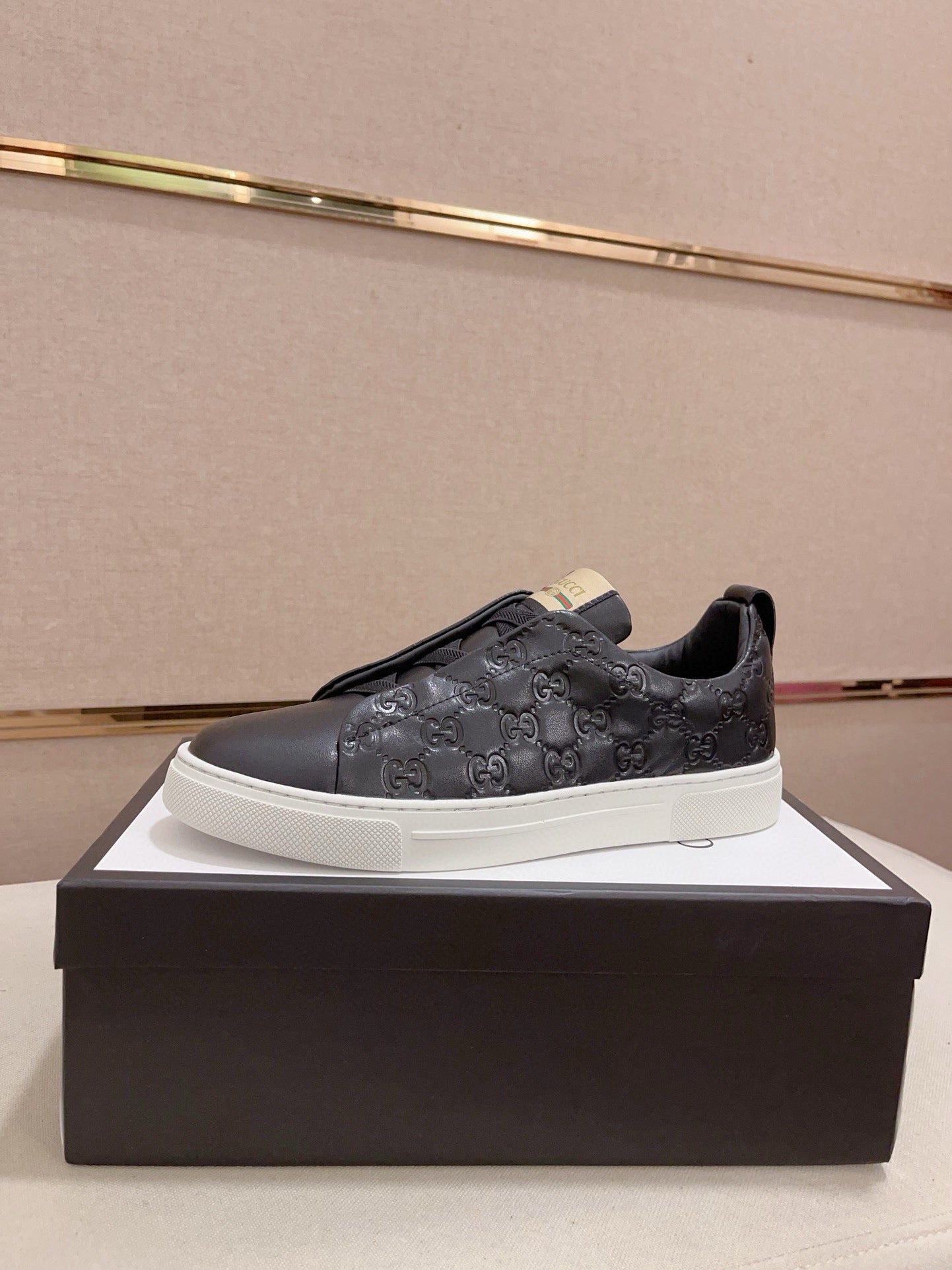 GG Men's Sneaker Black Sheepskin 448471