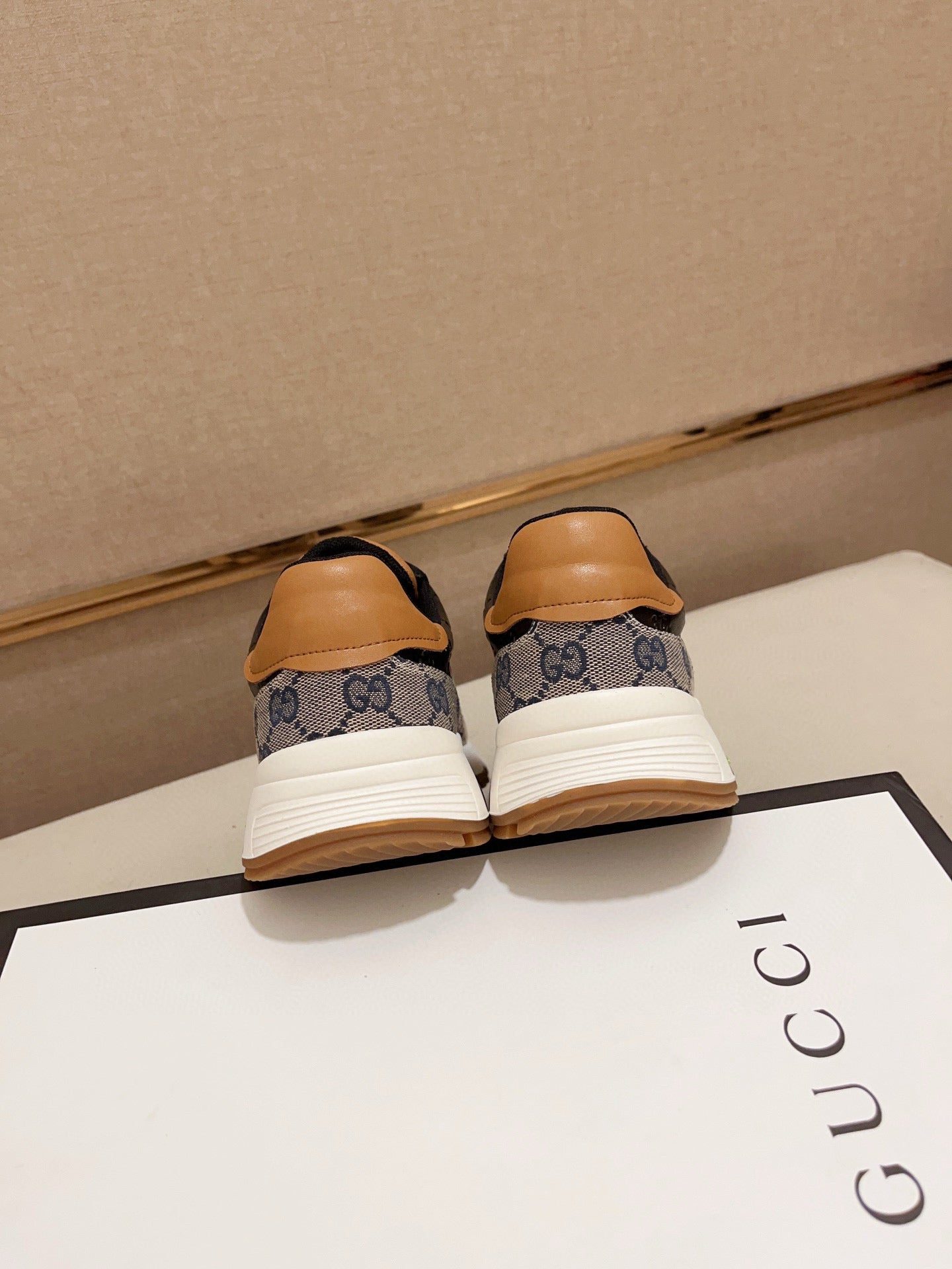 GG Men's Sneaker Black Grey Sheepskin Fabric 529027