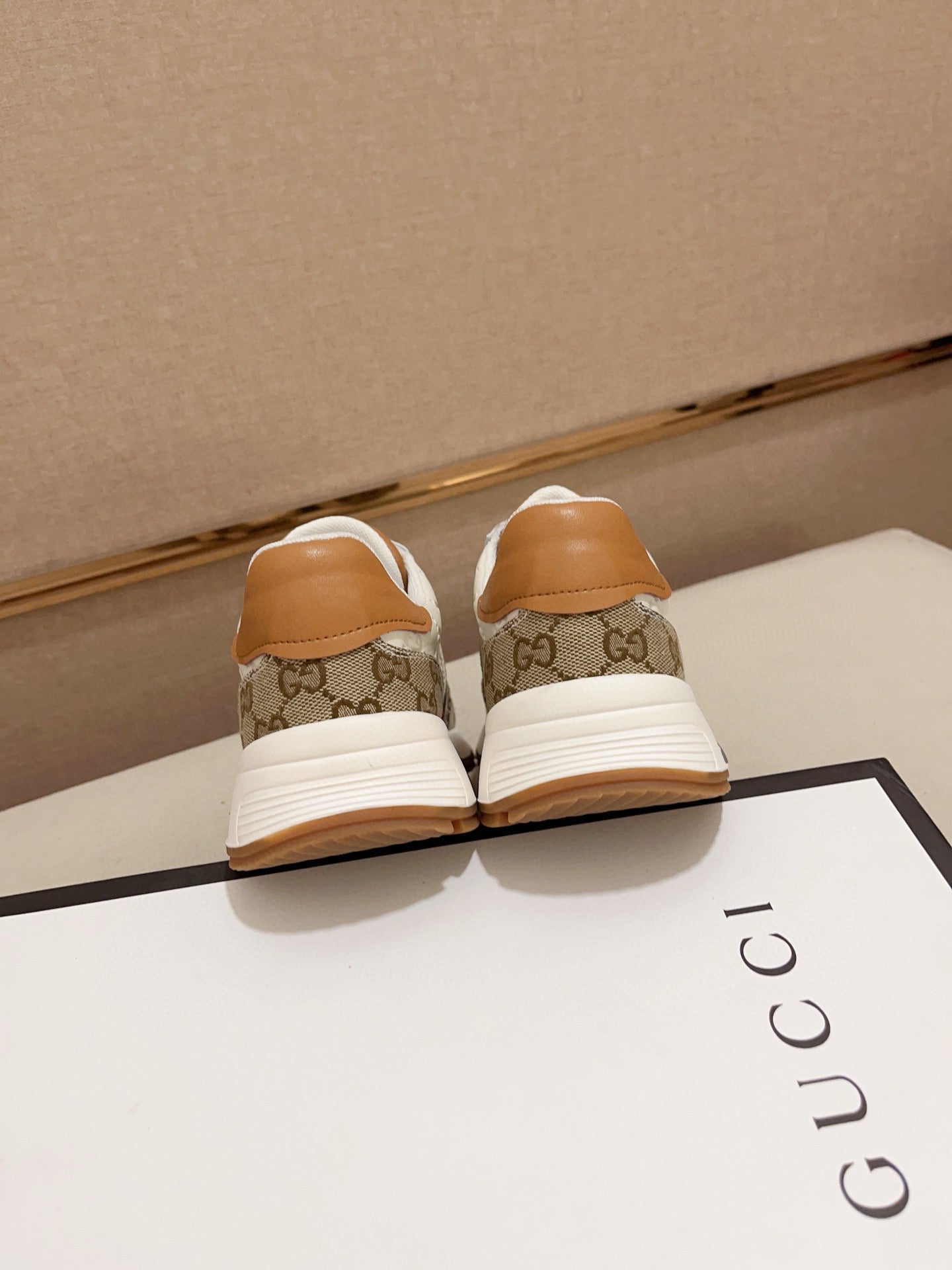 GG Men's Sneaker White Brown Sheepskin Fabric 529028